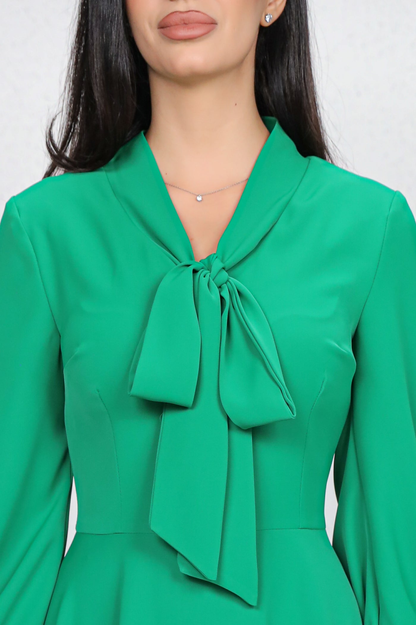 Rochie MBG verde cu guler tip esarfa