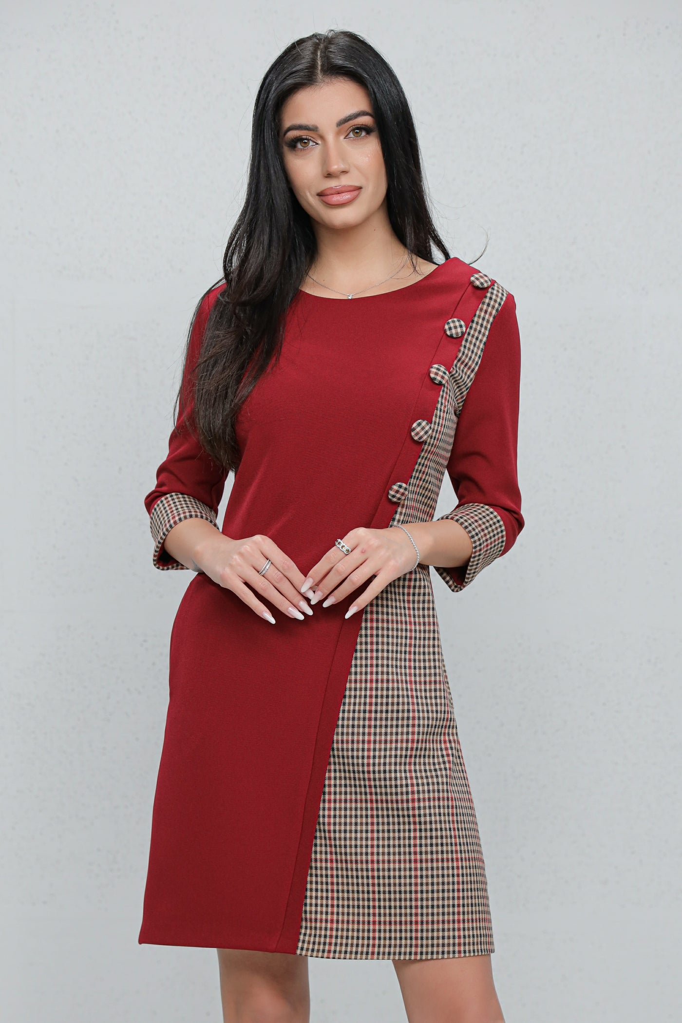 Rochie MBG office bordo cu carouri gri si nasturi decorativi