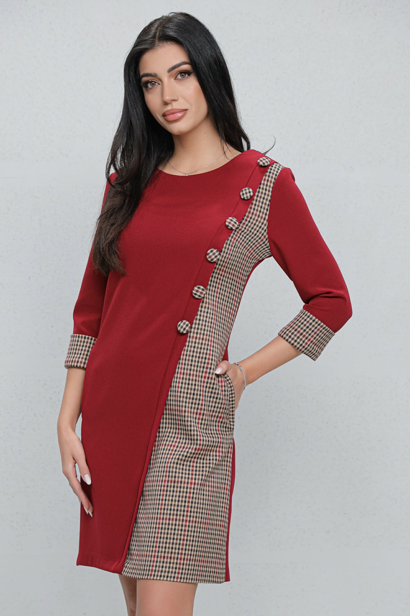 Rochie MBG office bordo cu carouri gri si nasturi decorativi