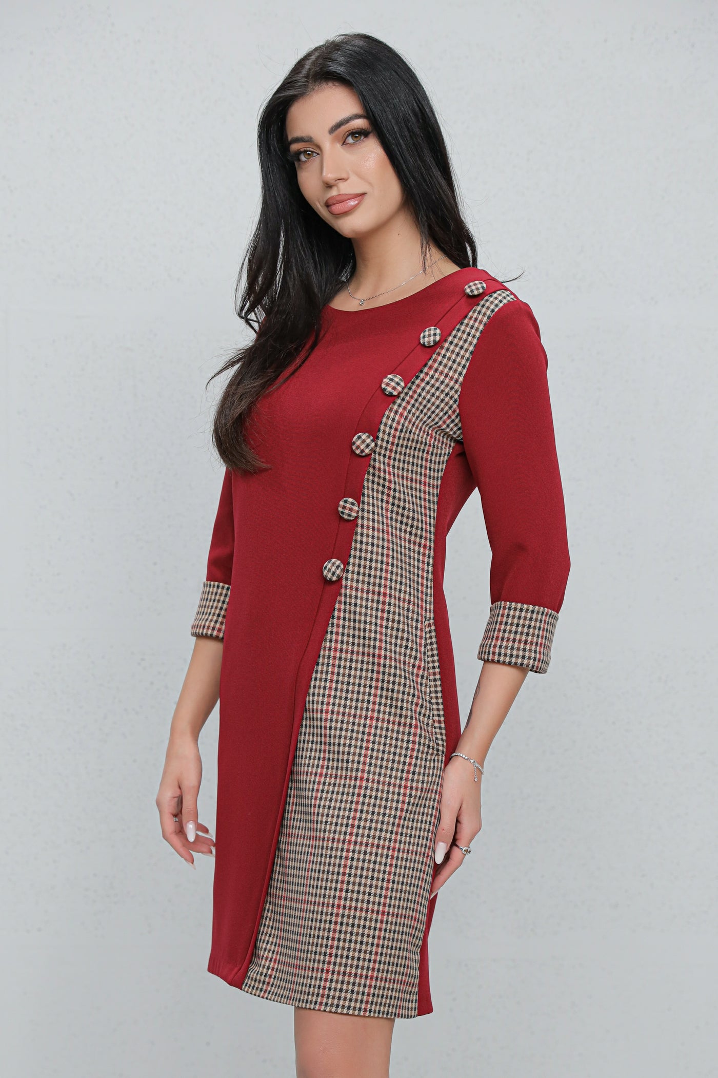 Rochie MBG office bordo cu carouri gri si nasturi decorativi