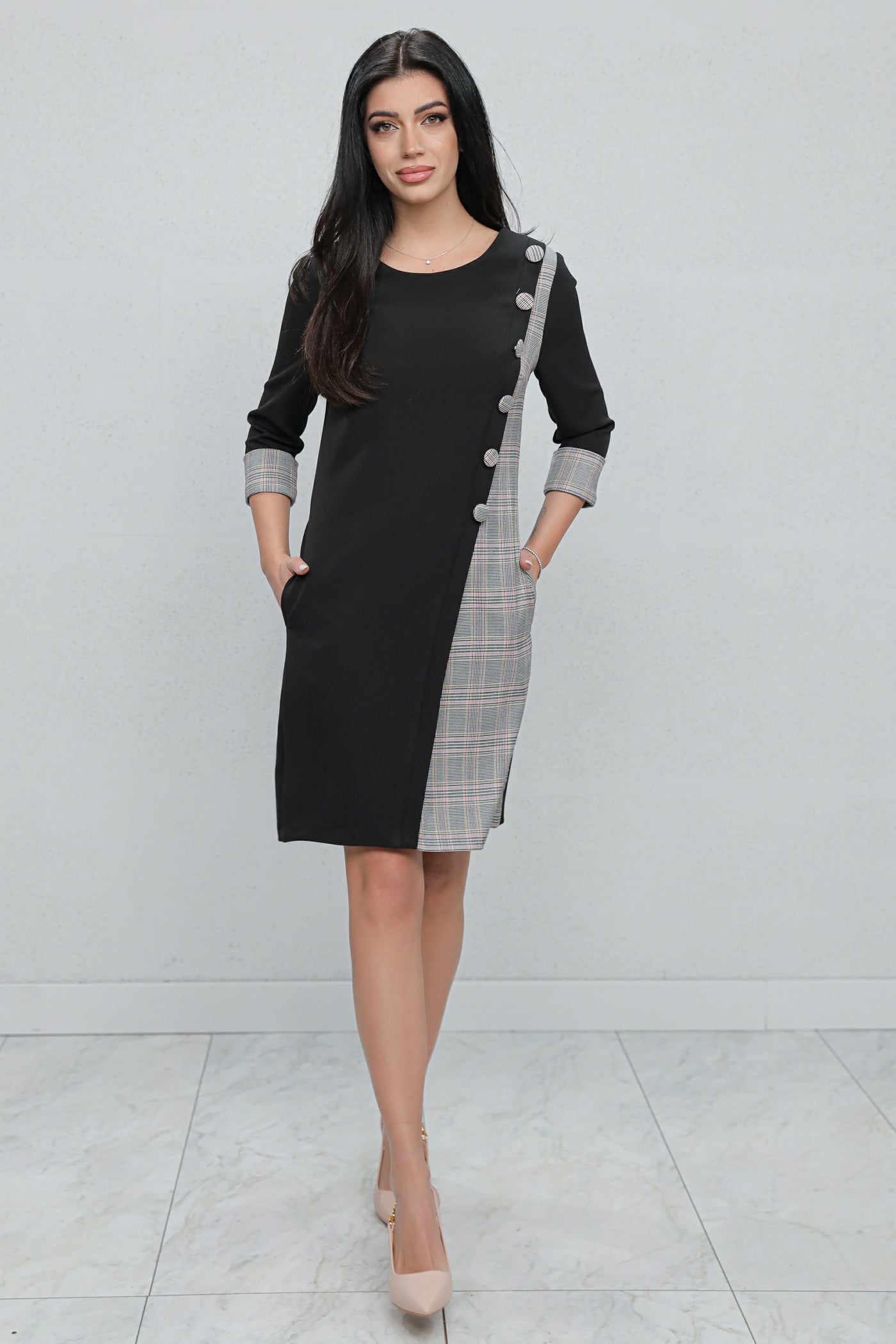 Rochie MBG office neagra cu carouri gri si nasturi decorativi