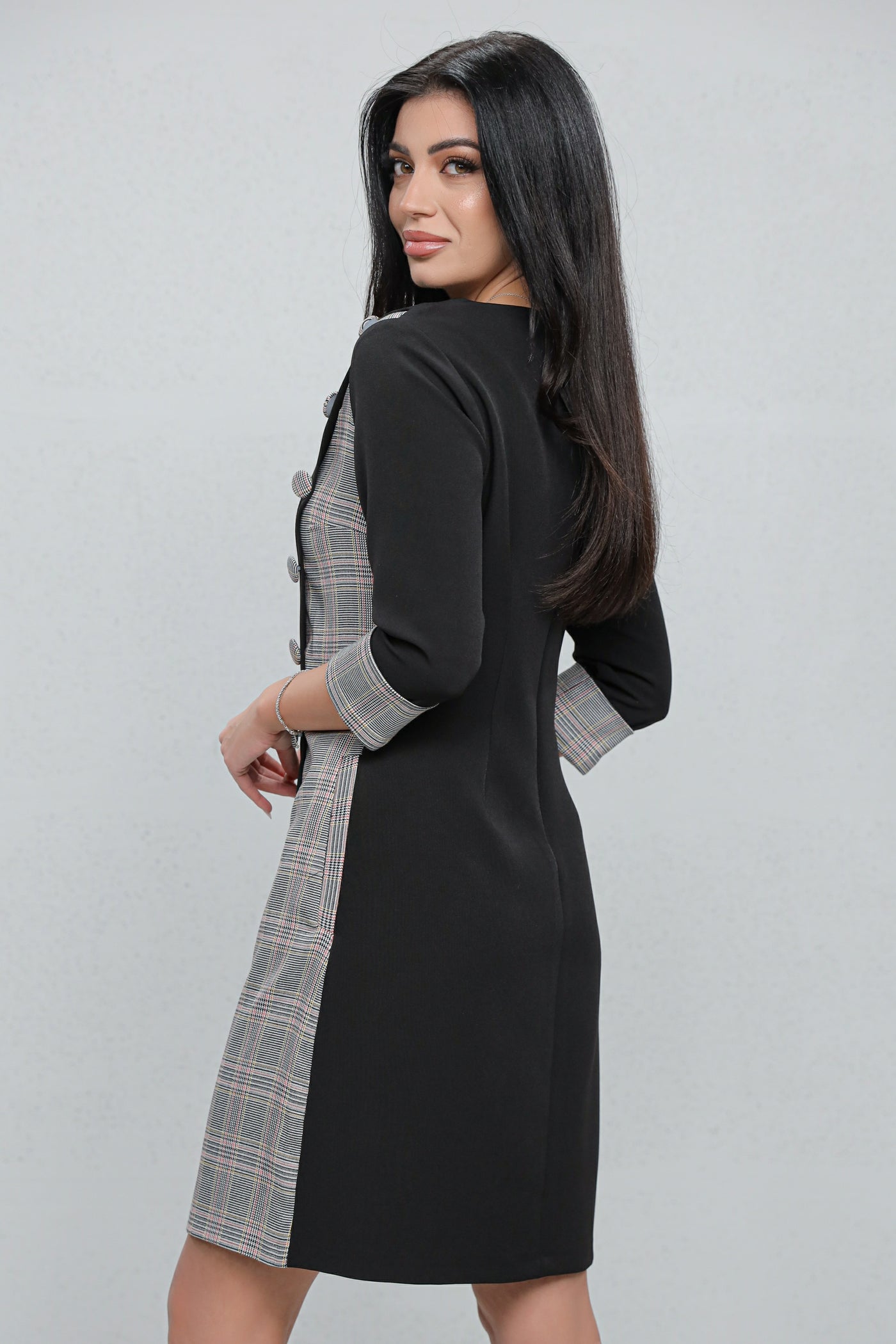 Rochie MBG office neagra cu carouri gri si nasturi decorativi