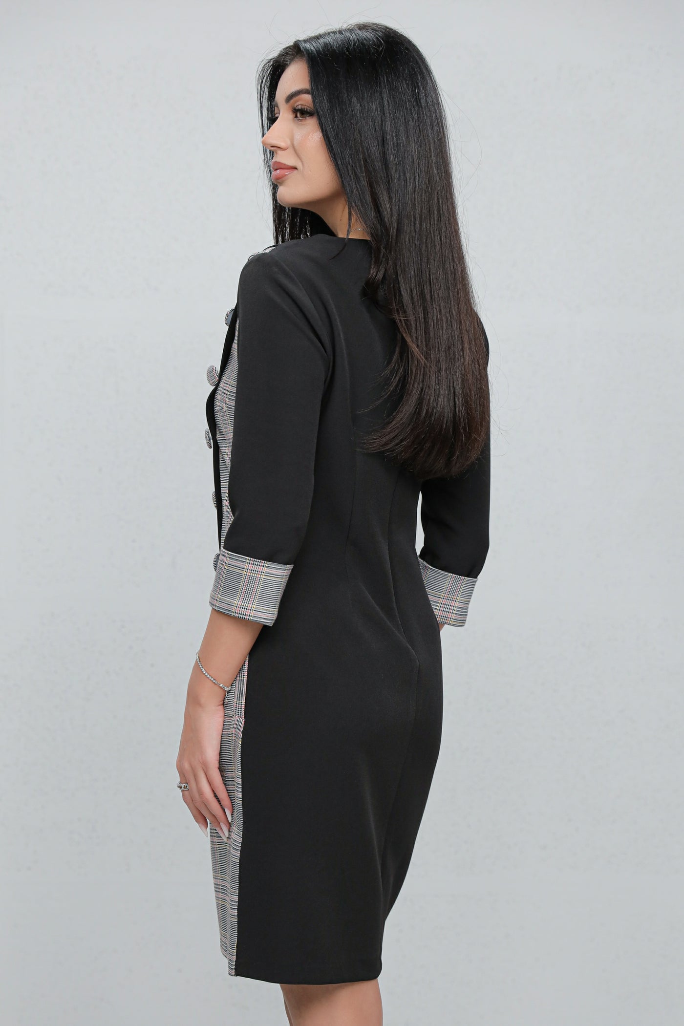 Rochie MBG office neagra cu carouri gri si nasturi decorativi