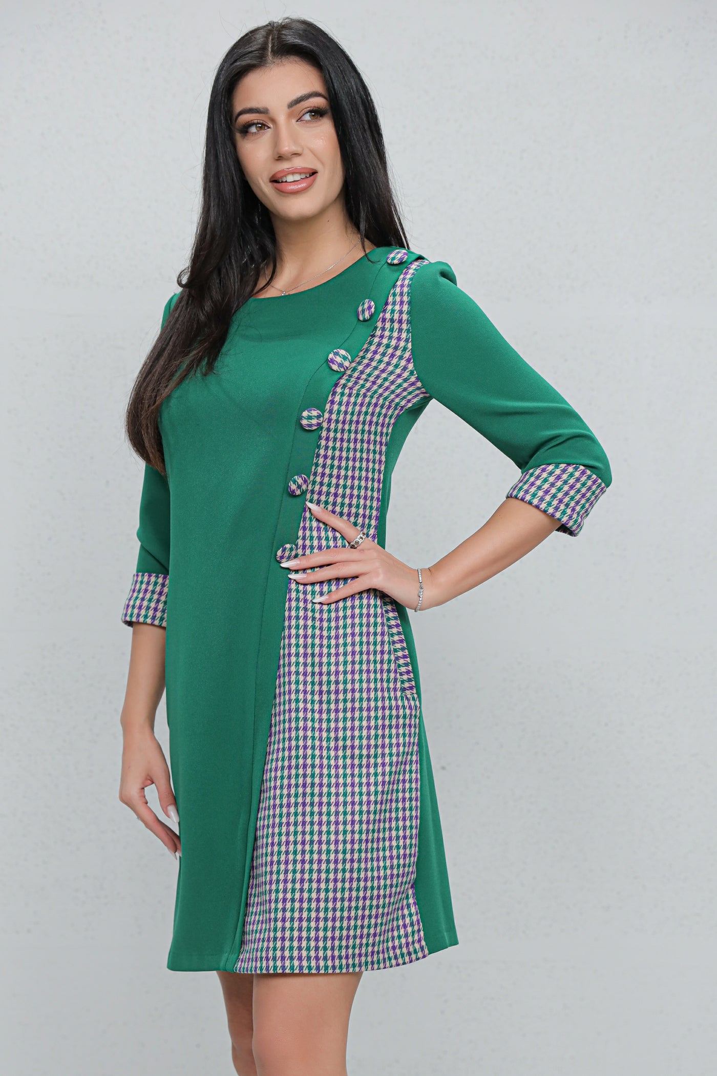 Rochie MBG office verde cu carouri gri si nasturi decorativi