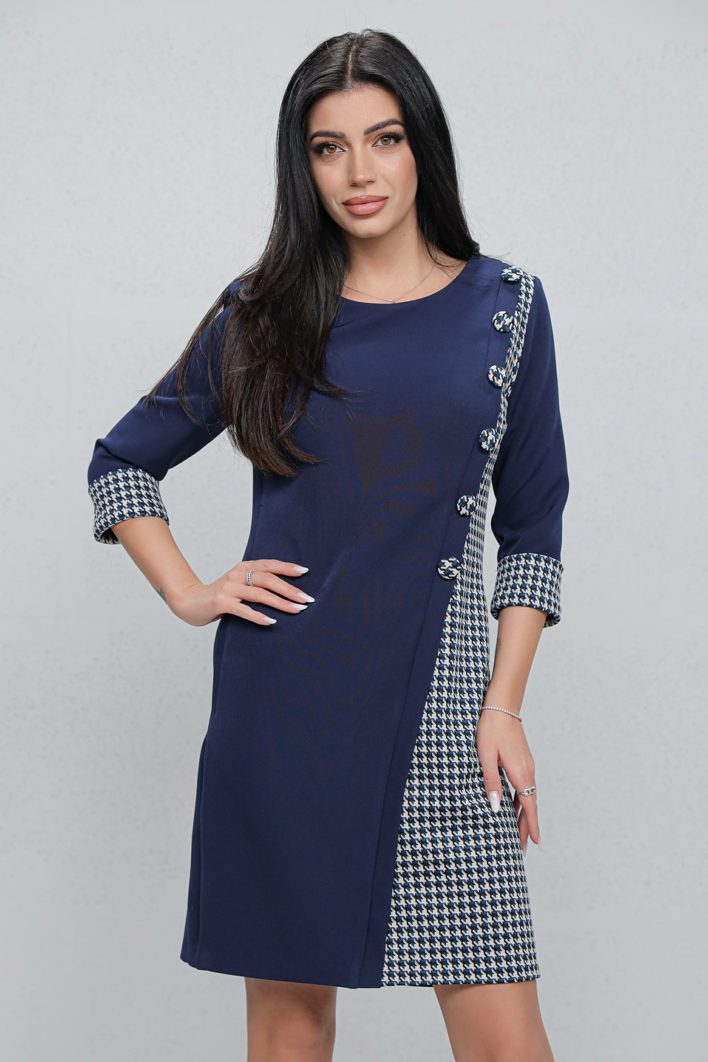 Rochie MBG office bleumarin cu carouri gri si nasturi decorativi