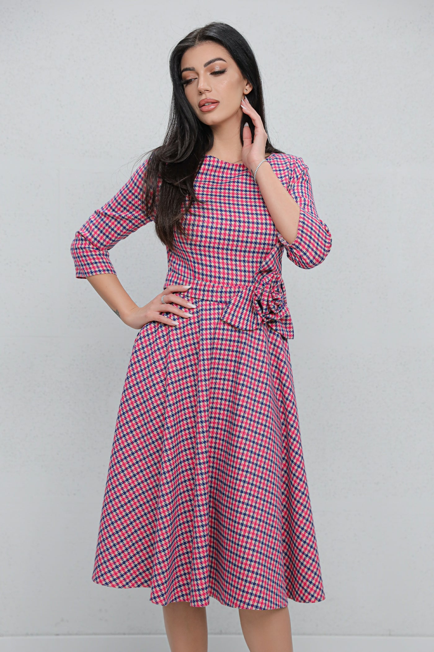 Rochie MBG fuchsia cu carouri si floare 3D in talie