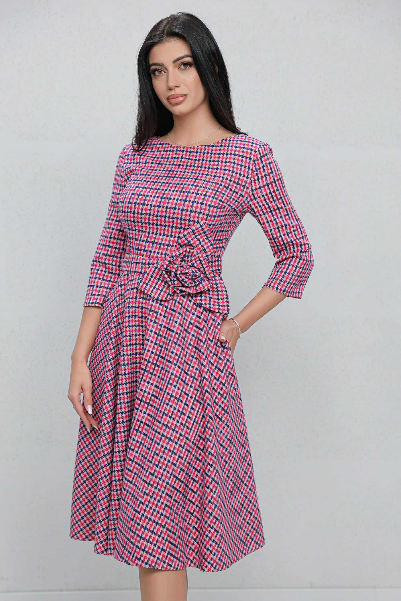 Rochie MBG fuchsia cu carouri si floare 3D in talie