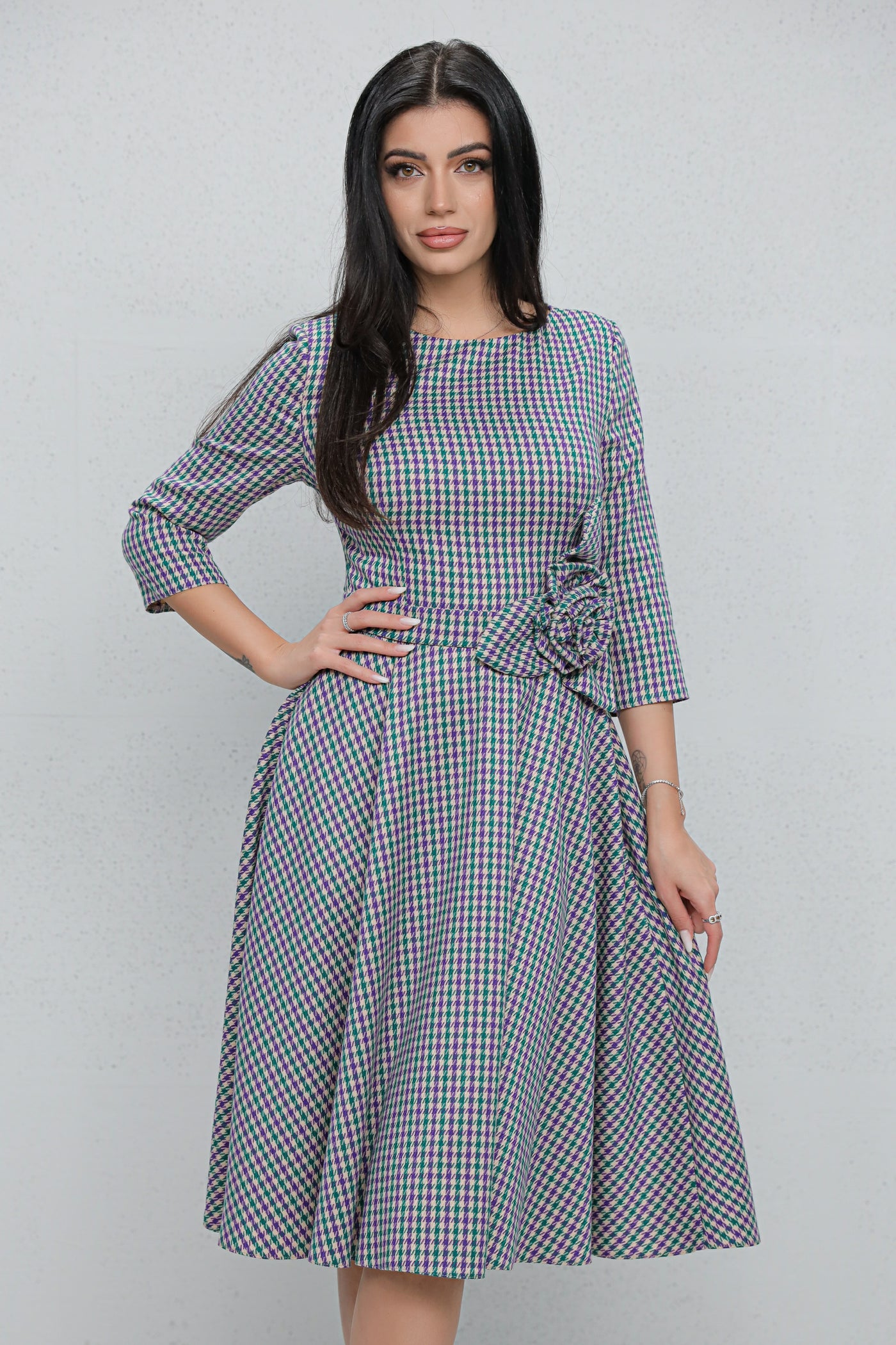 Rochie MBG bej cu carouri si floare 3D in talie