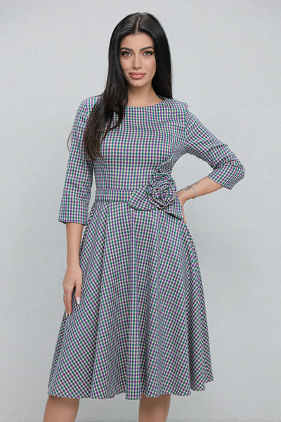 Rochie MBG bej cu carouri si floare 3D in talie