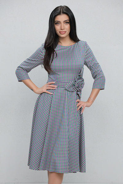 Rochie MBG bej cu carouri si floare 3D in talie