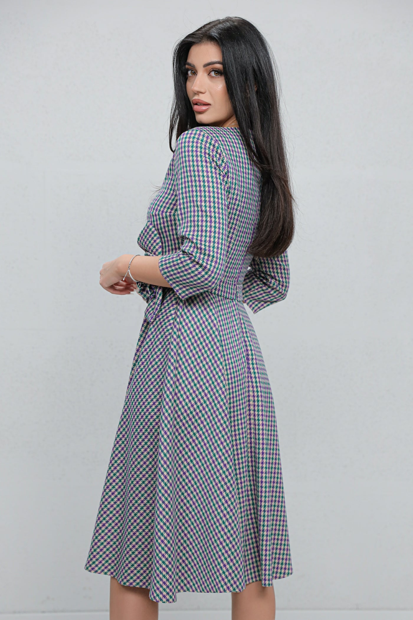 Rochie MBG bej cu carouri si floare 3D in talie