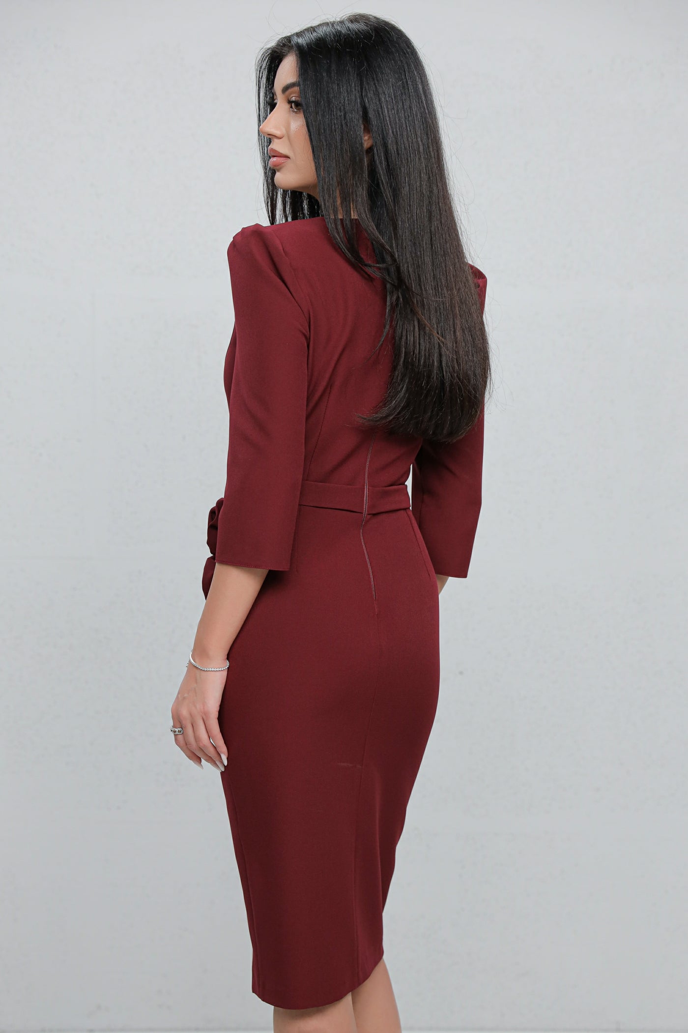 Rochie MBG bordo accesorizata cu trandafiri pe fusta
