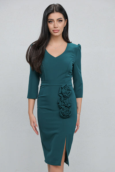 Rochie MBG verde accesorizata cu trandafiri pe fusta