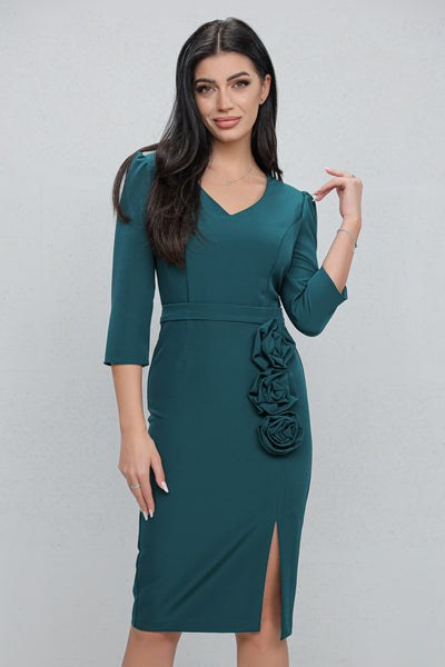 Rochie MBG verde accesorizata cu trandafiri pe fusta