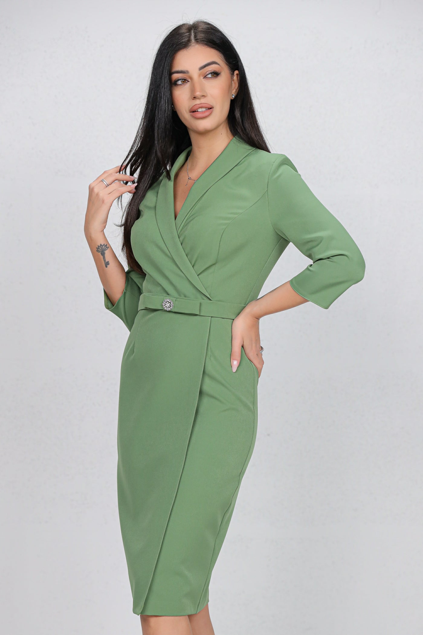 Rochie MBG olive cu aspect petrecut si funda in talie