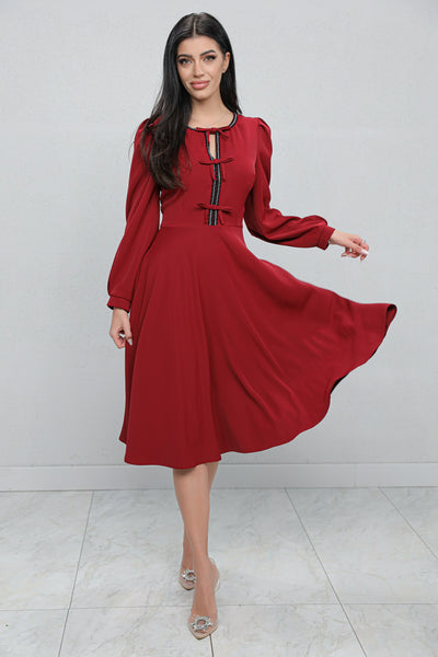 Rochie MBG bordo cu bandă stilizată si fundite pe bust