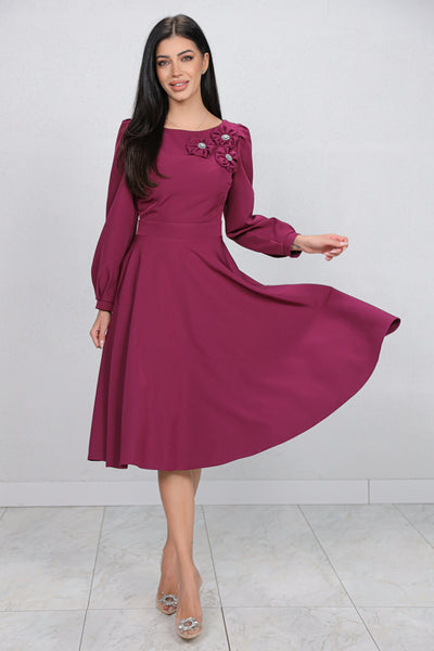 Rochie MBG magenta cu flori 3D pe umar si decupaj pe spate