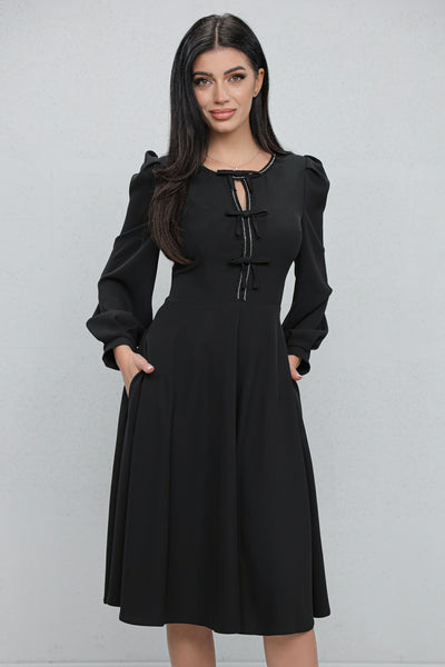 Rochie MBG neagră cu bandă stilizată si fundite pe bust