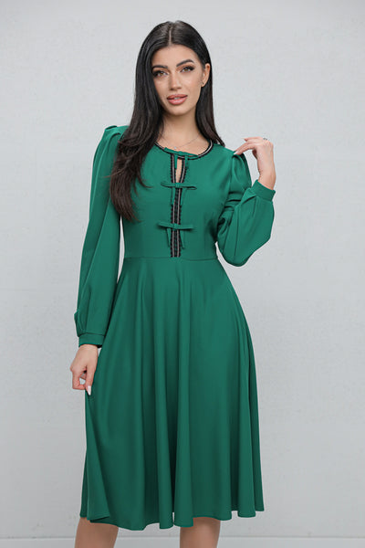 Rochie MBG verde cu bandă stilizată si fundite pe bust