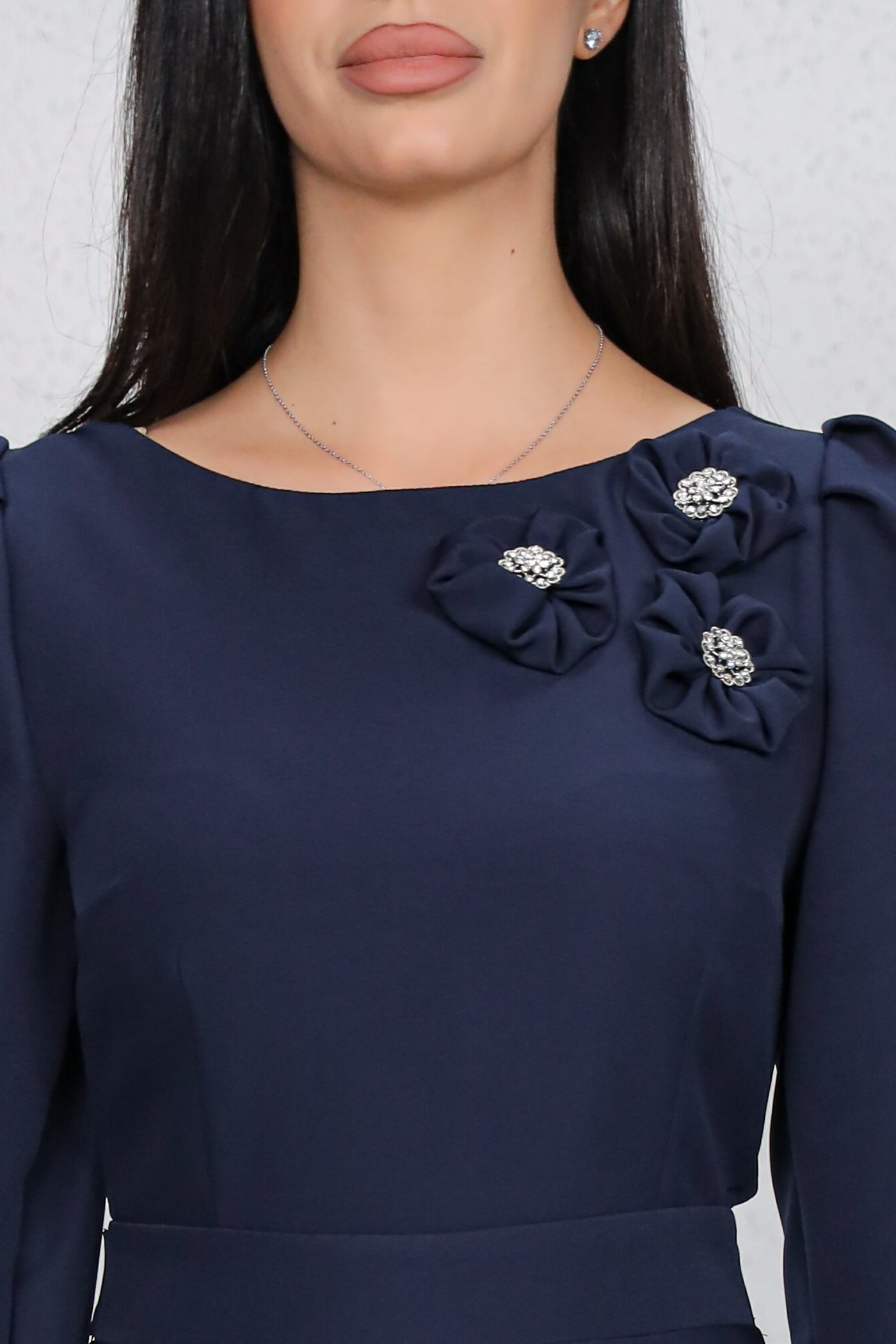 Rochie MBG bleumarin cu flori 3D pe umar si decupaj pe spate