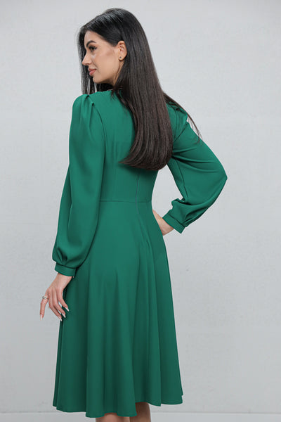 Rochie MBG verde cu bandă stilizată si fundite pe bust