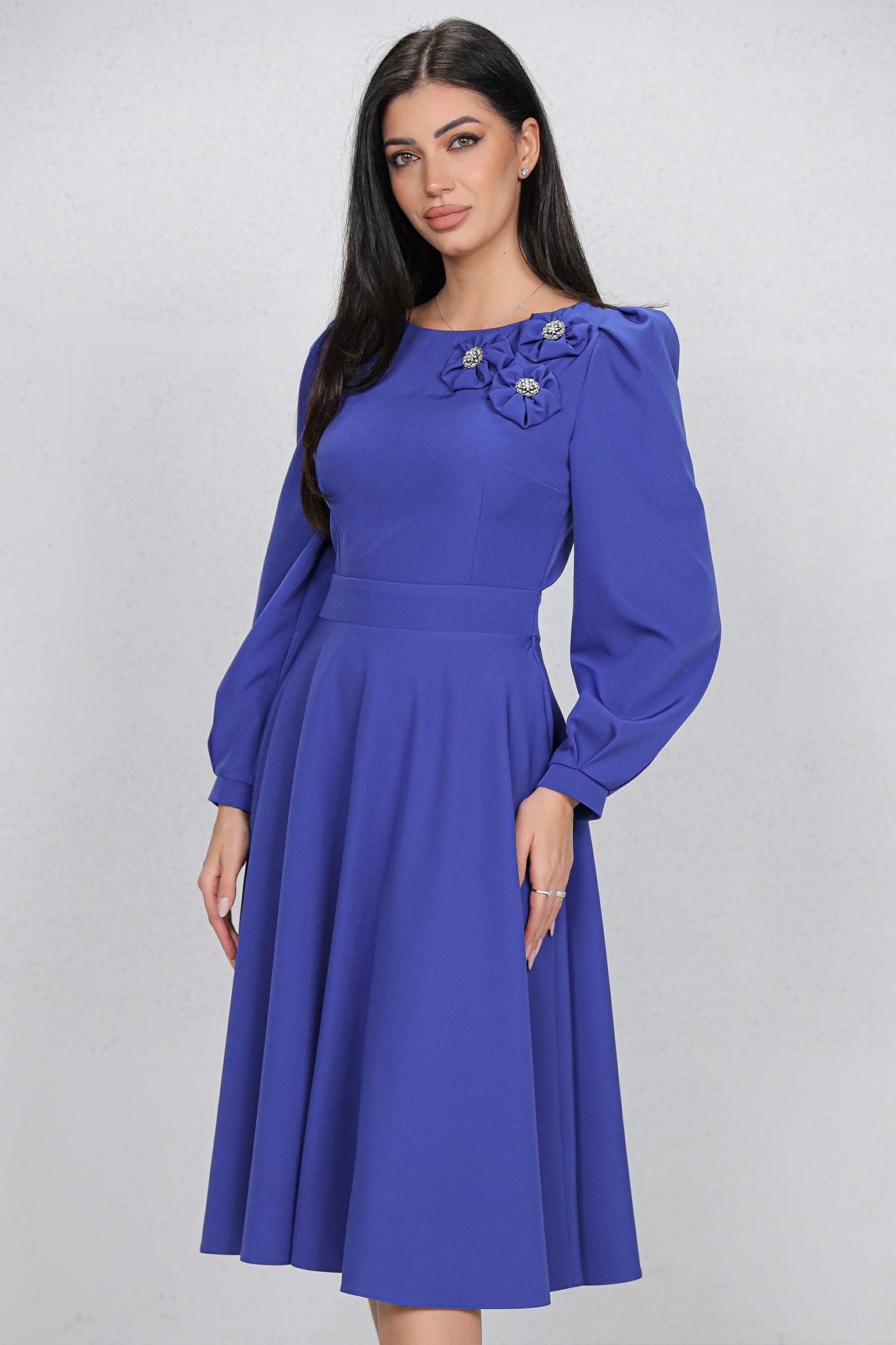 Rochie MBG albastra cu flori 3D pe umar si decupaj pe spate