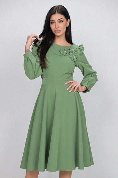 Rochie MBG olive cu flori 3D pe umar si decupaj pe spate