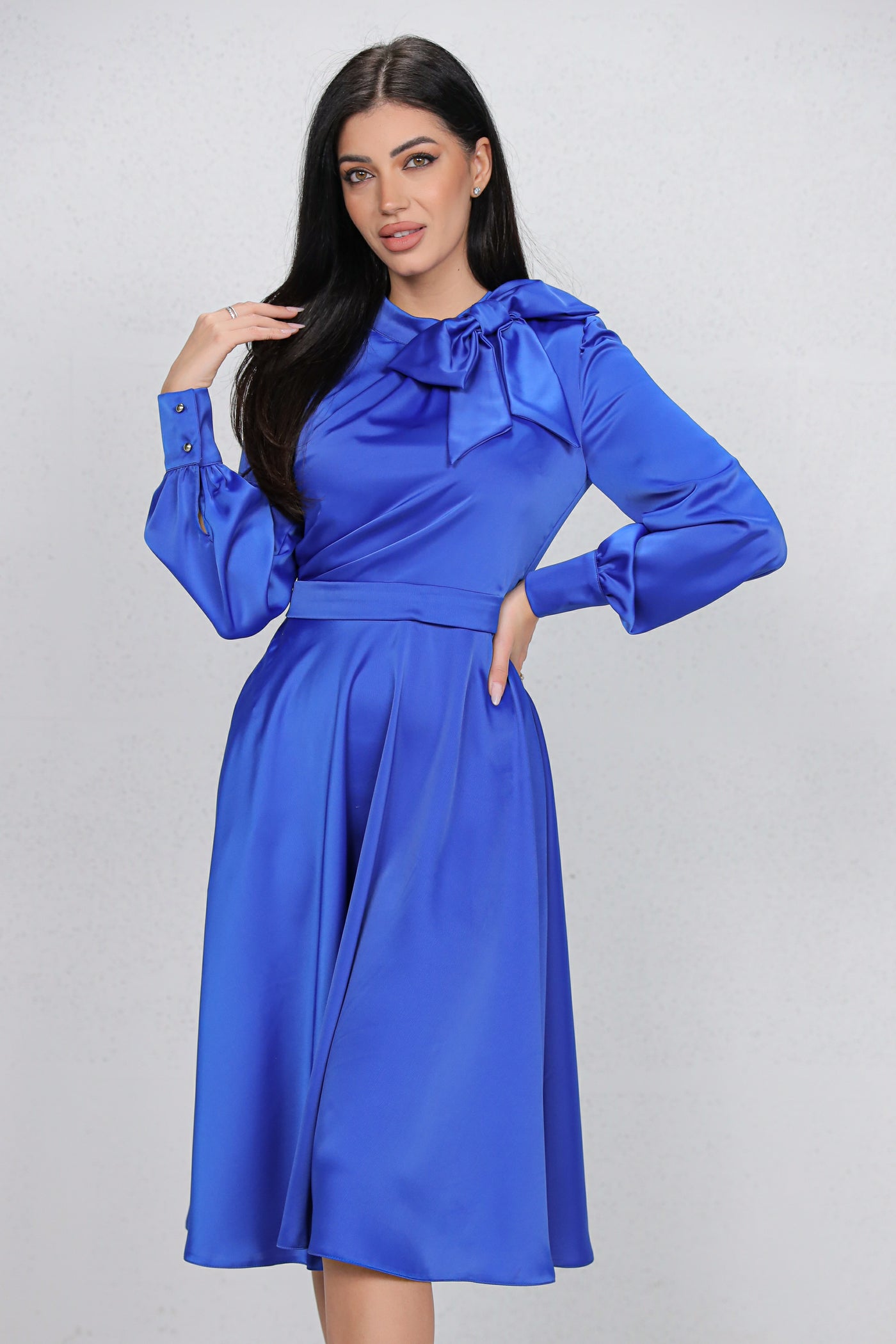 Rochie MBG albastra satinata cu funda la gat