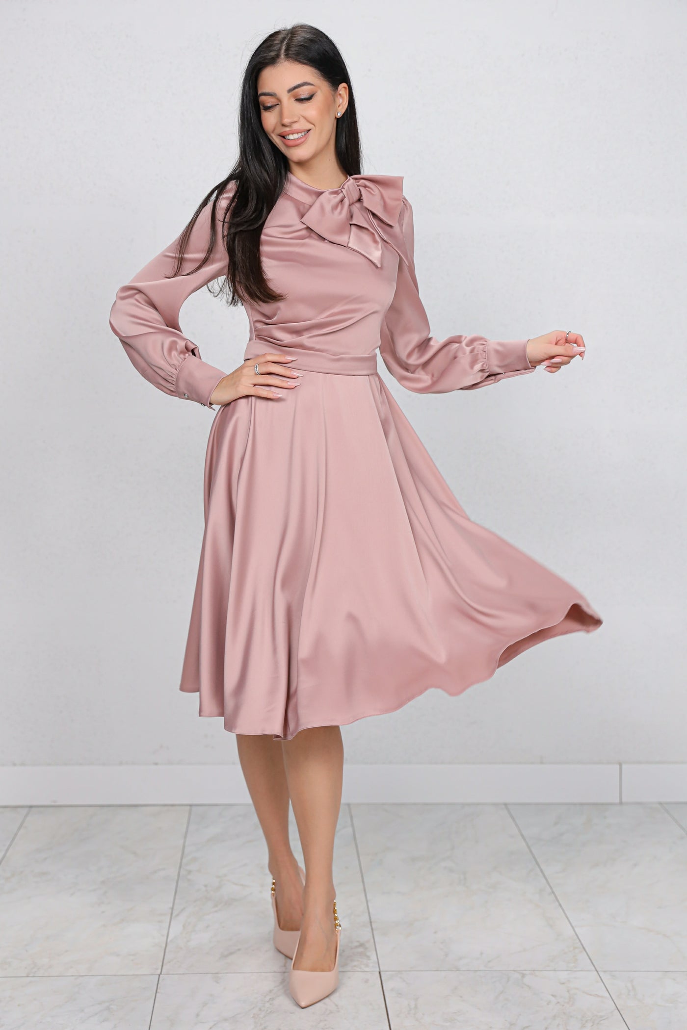 Rochie MBG roz satinata cu funda la gat