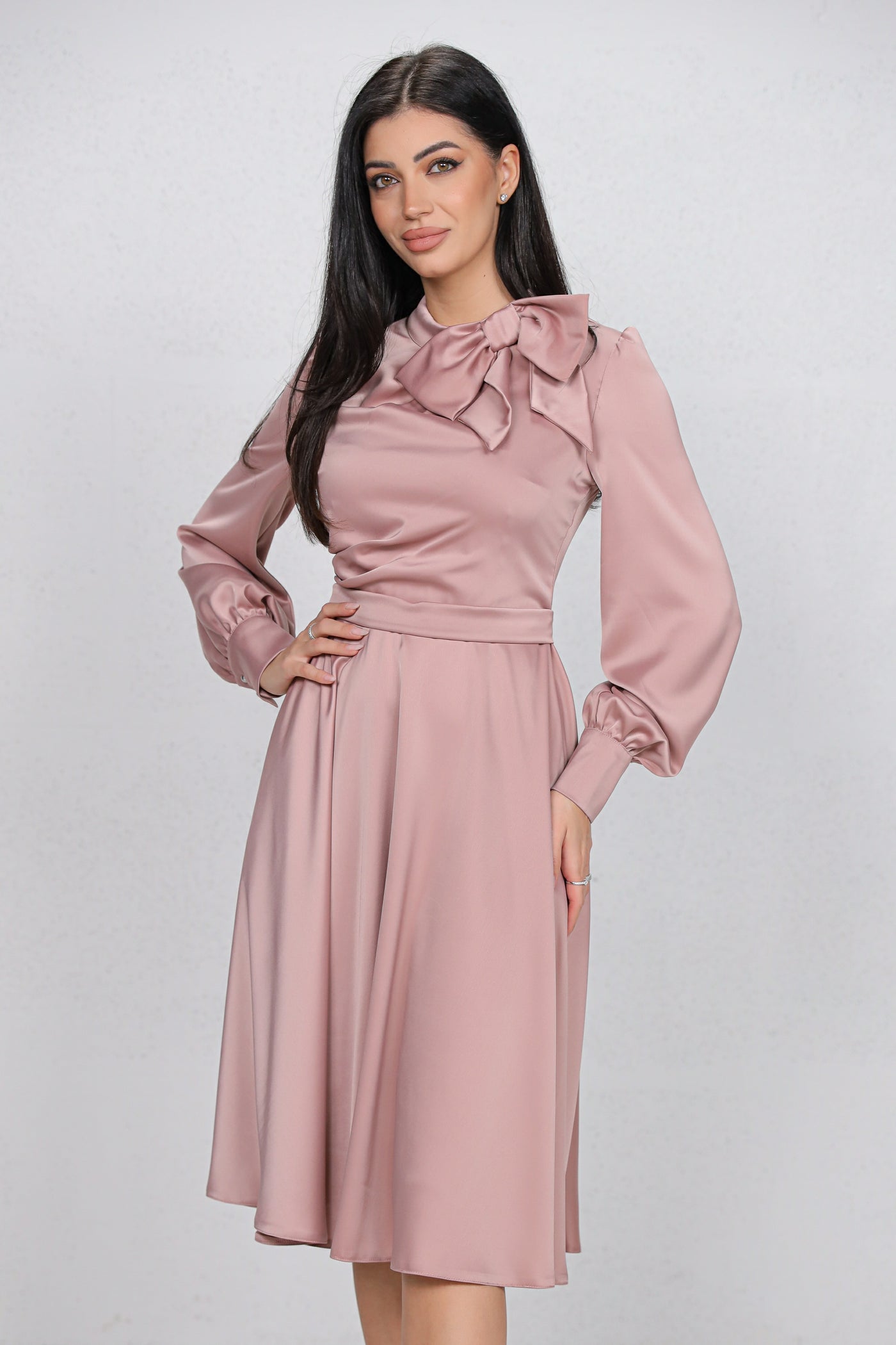 Rochie MBG roz satinata cu funda la gat