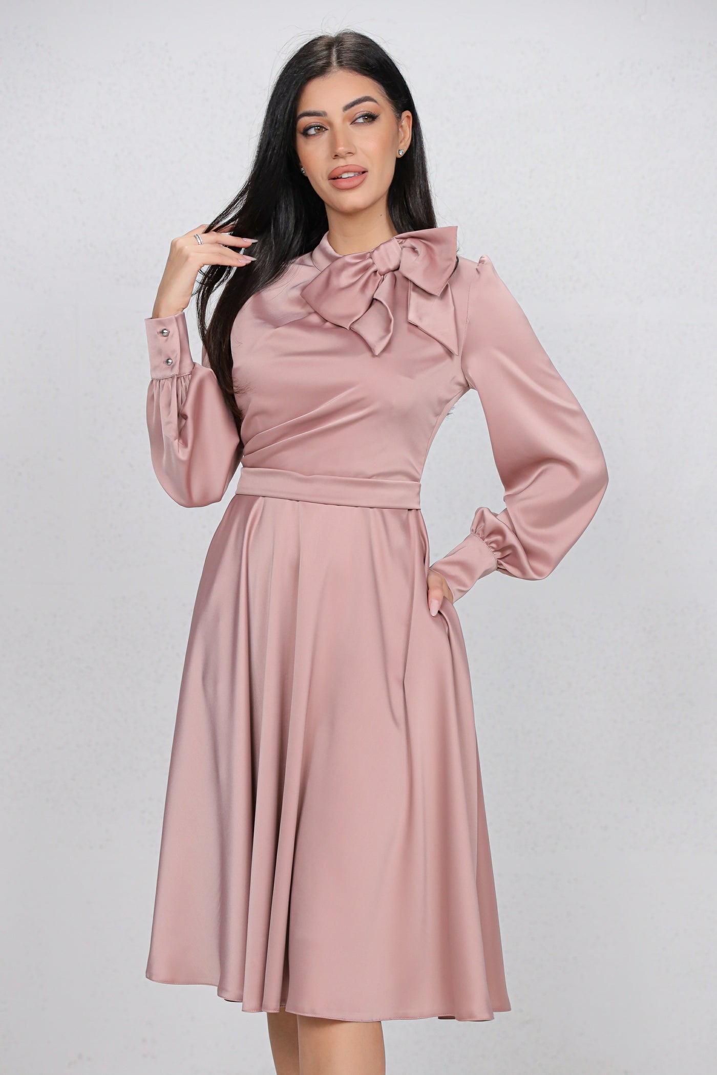Rochie MBG roz satinata cu funda la gat