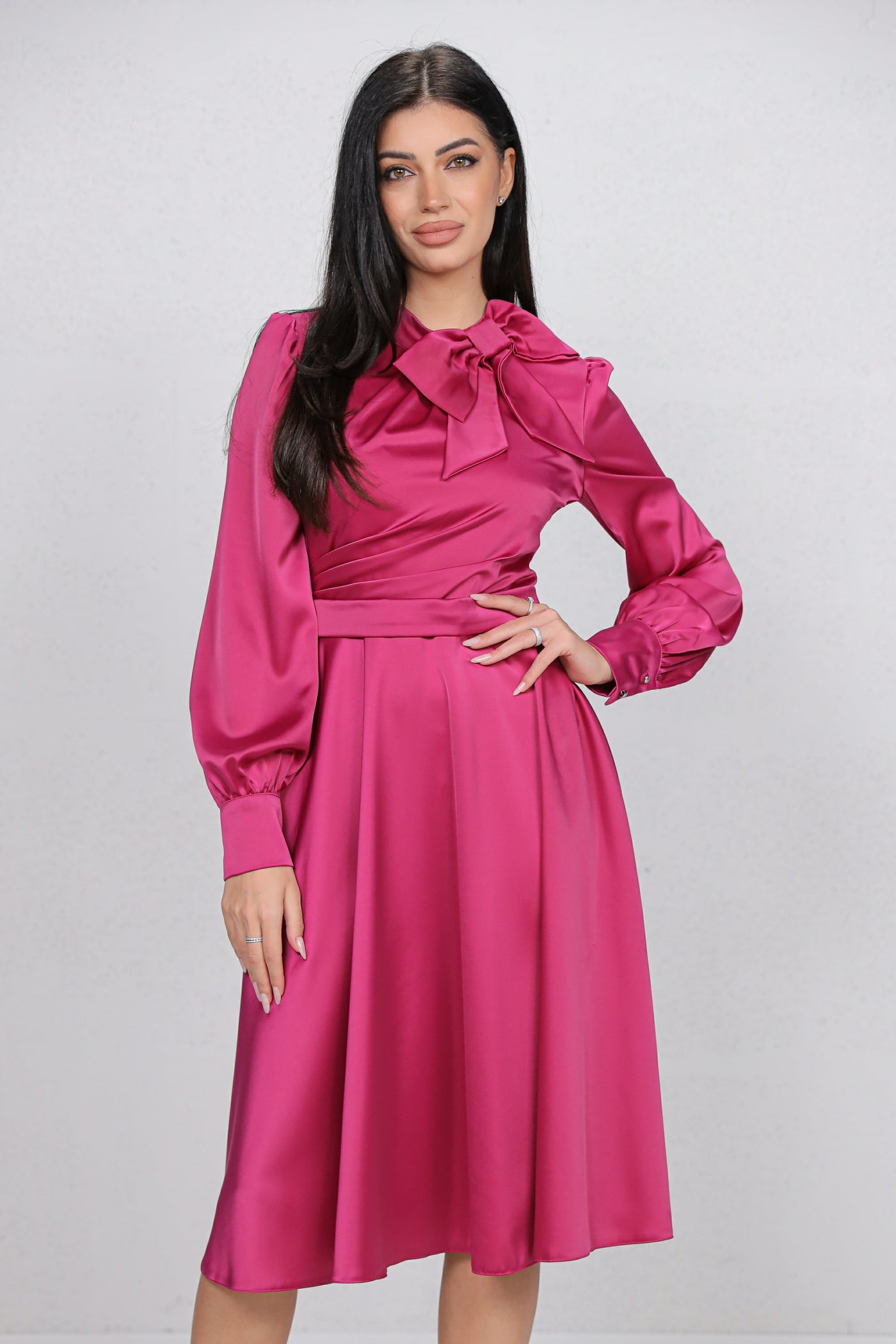 Rochie MBG magenta satinata cu funda la gat