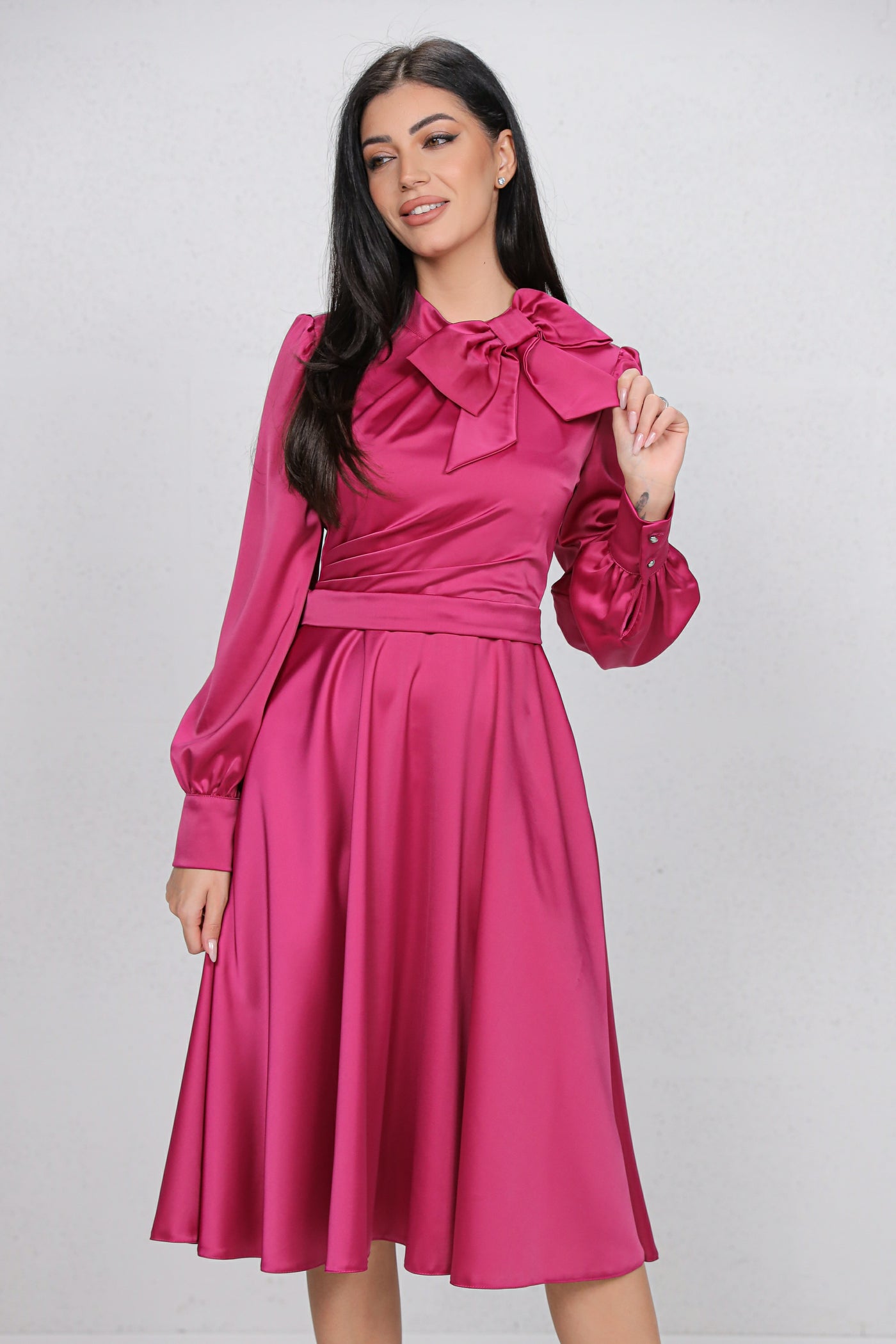 Rochie MBG magenta satinata cu funda la gat