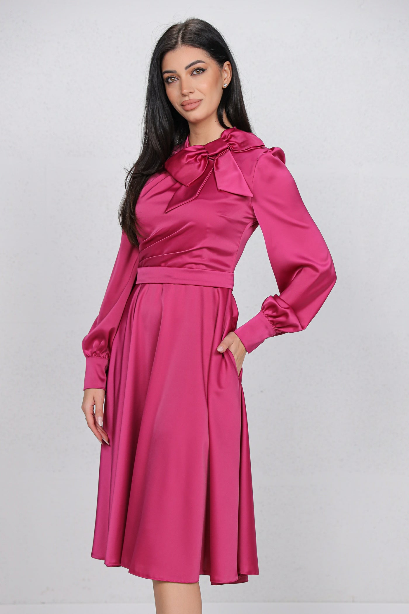 Rochie MBG magenta satinata cu funda la gat