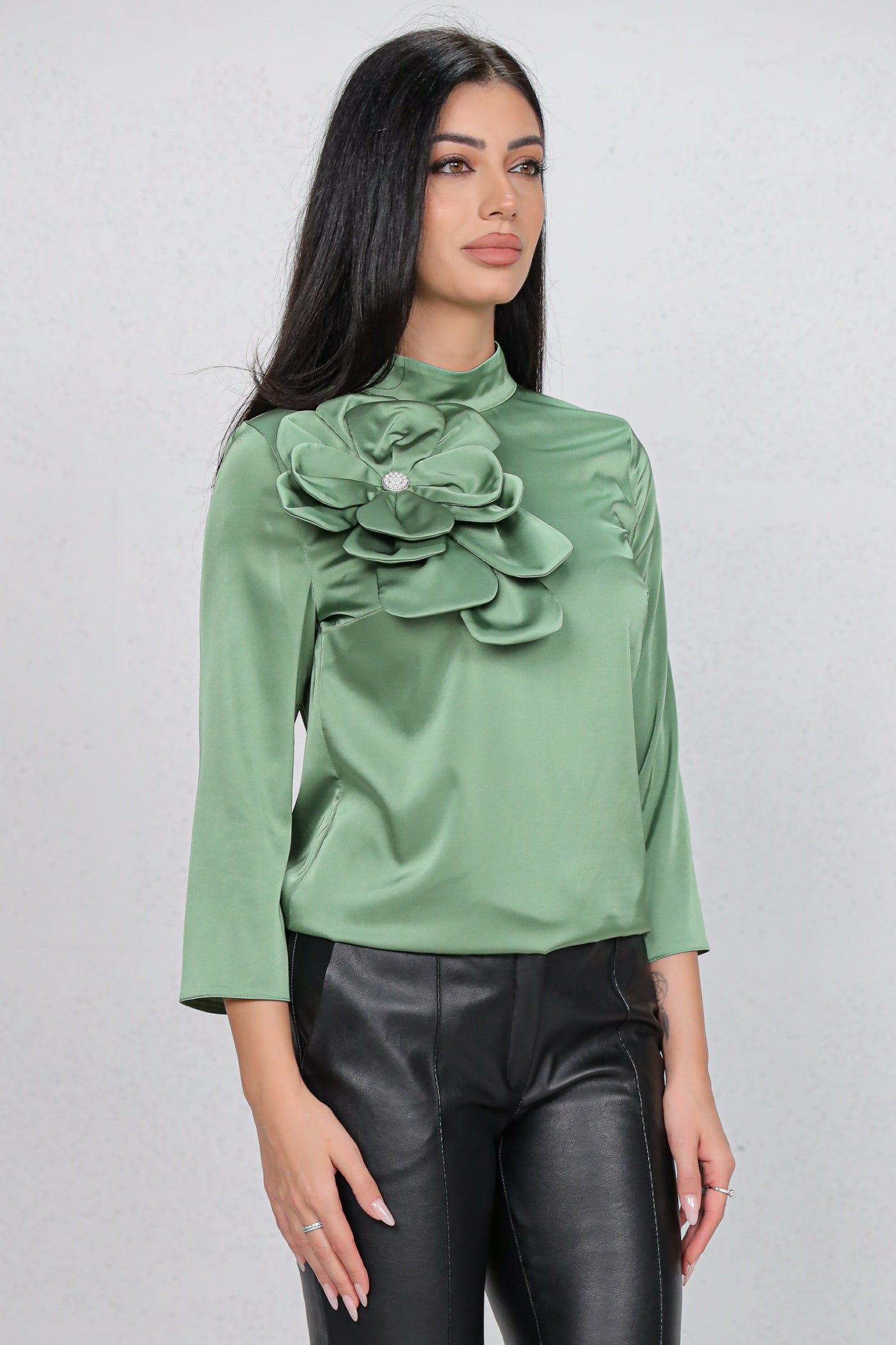 Bluza MBG satinata olive cu floare maxi