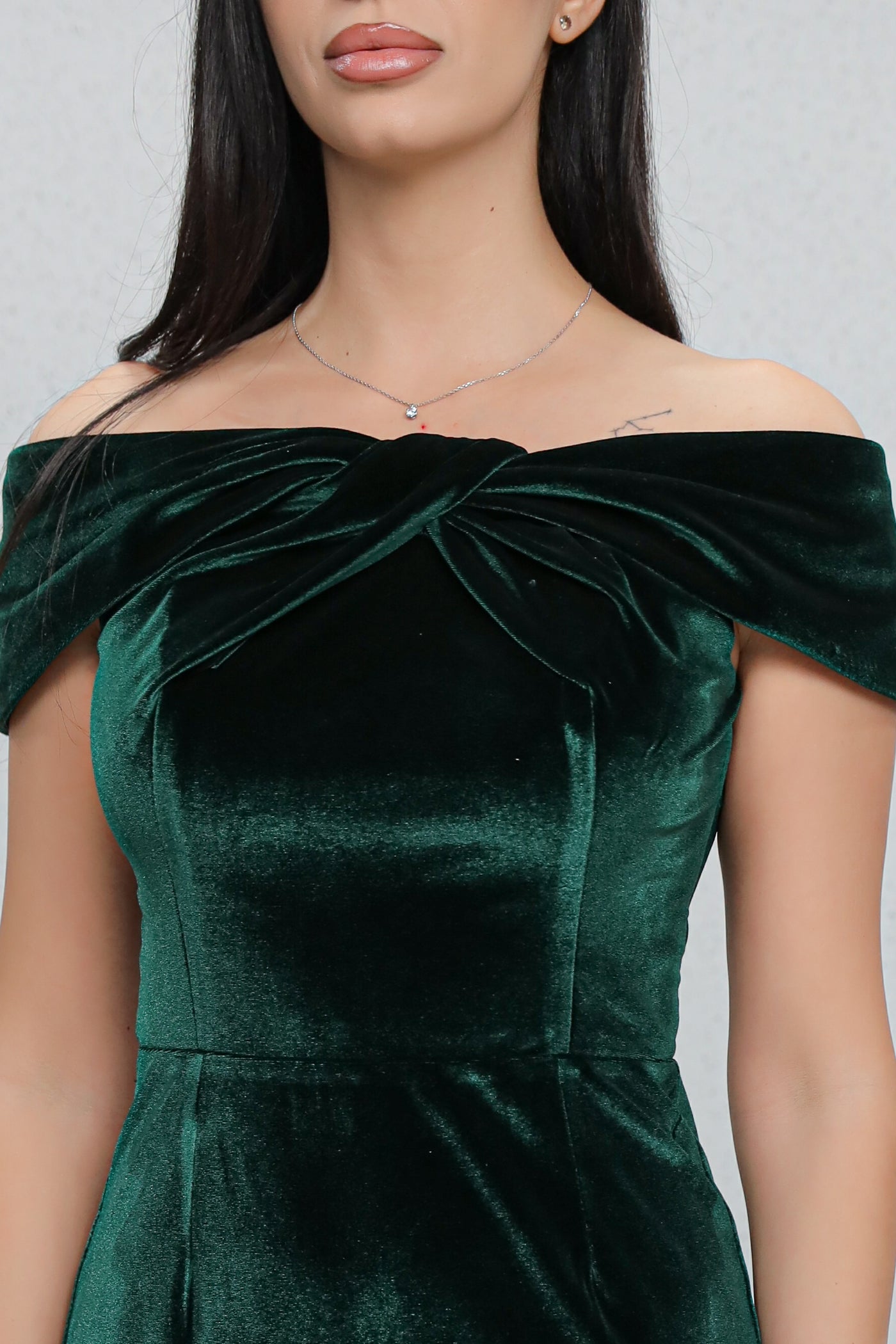 Rochie MBG verde pe umeri cu funda la bust