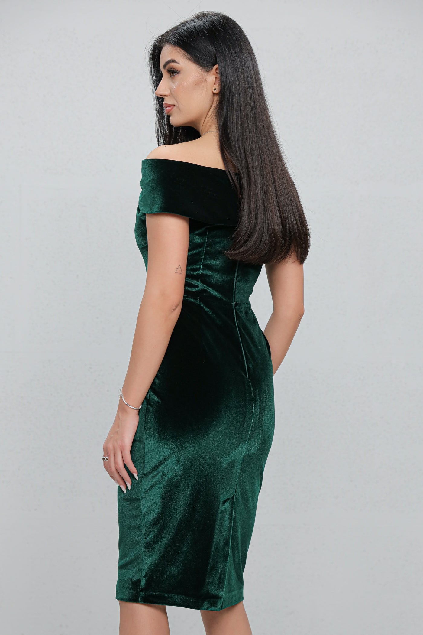 Rochie MBG verde pe umeri cu funda la bust