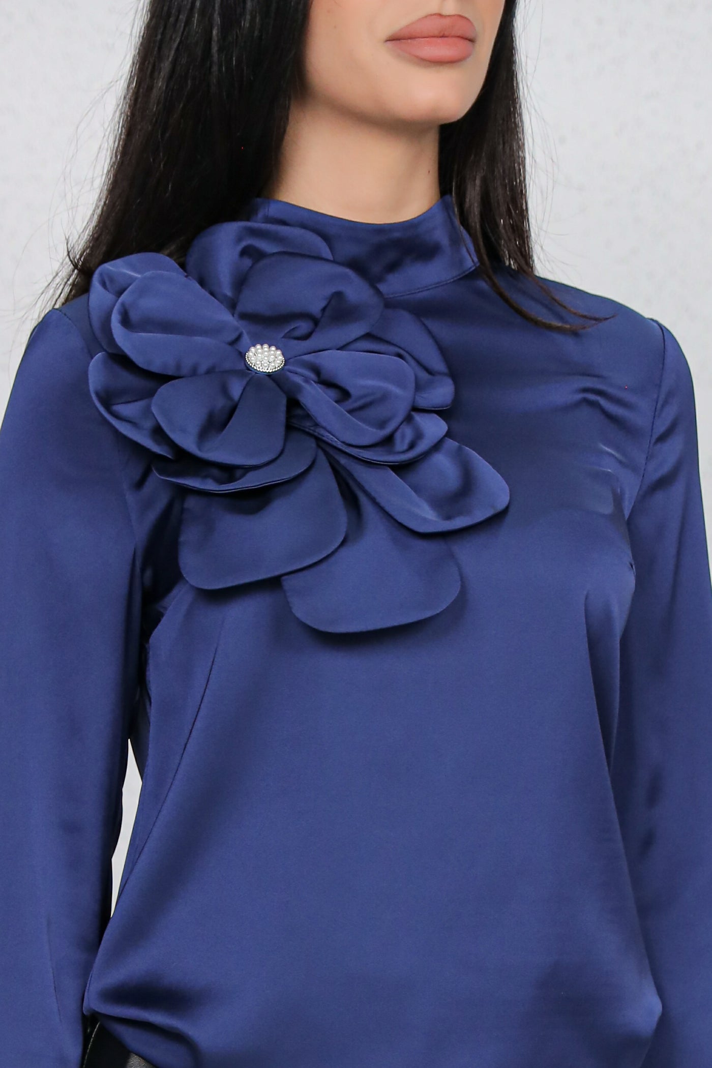 Bluza MBG satinata bleumarin cu floare maxi