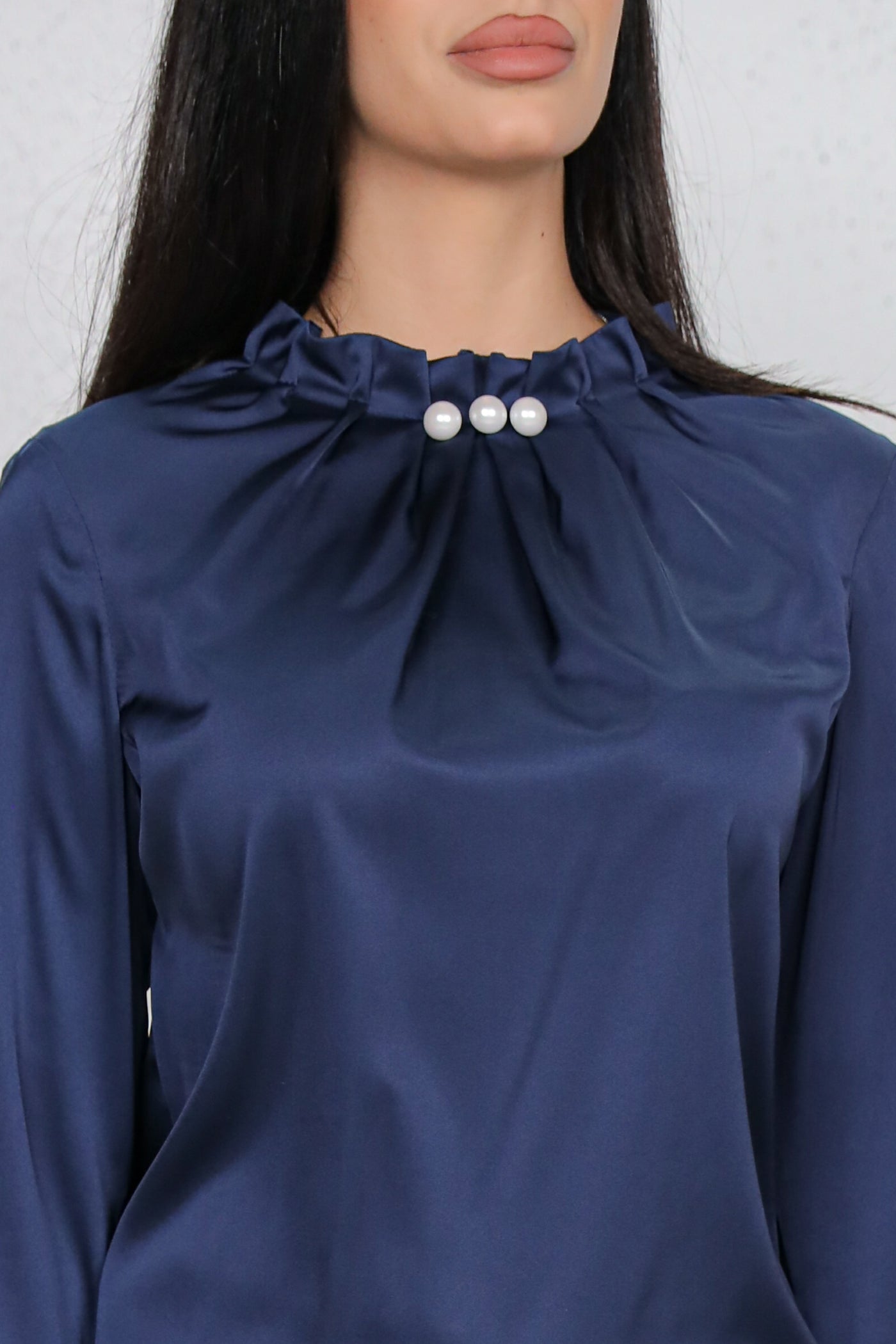 Bluza MBG bleumarin satinata cu perle la gat