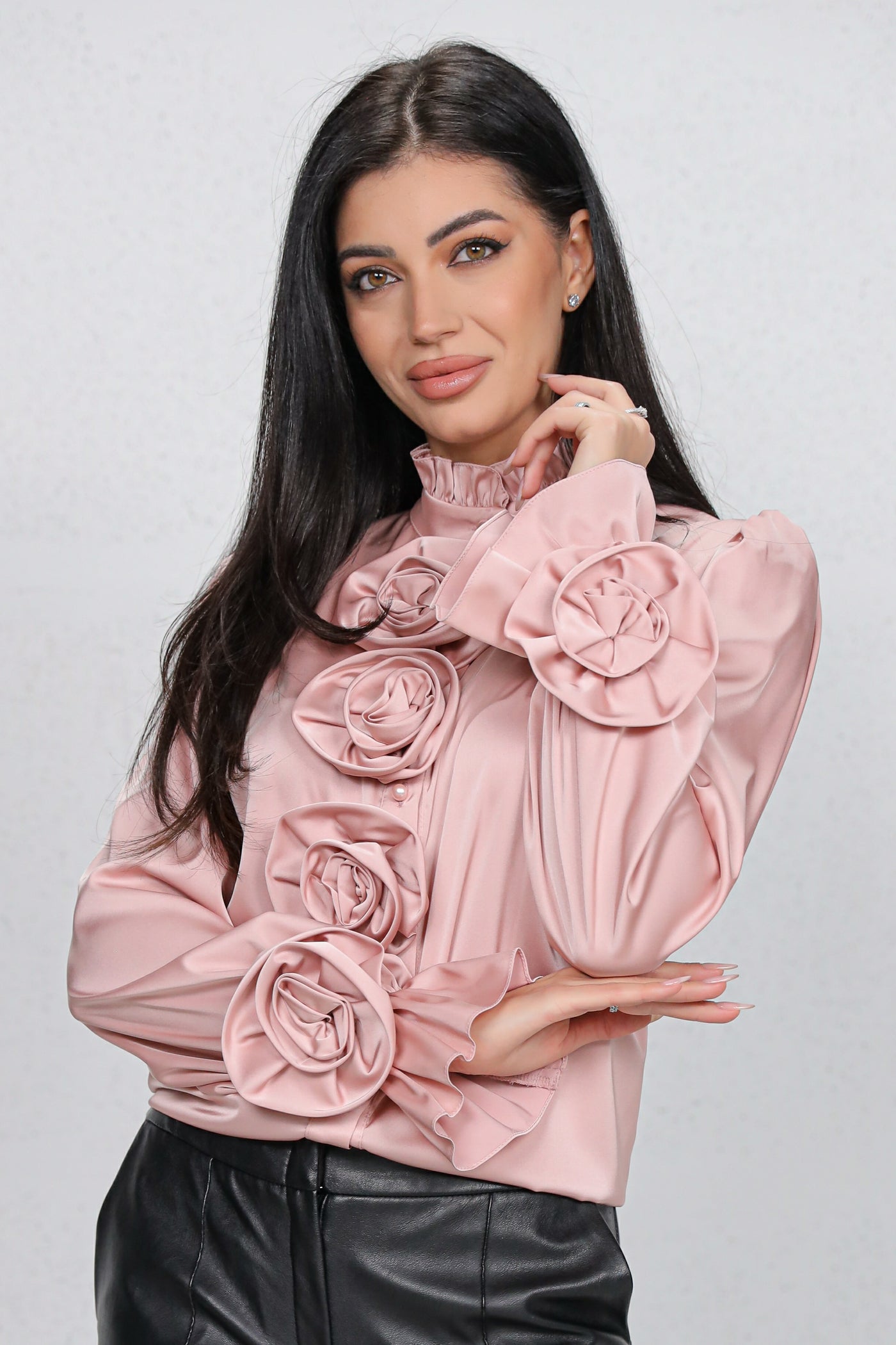 Camasa MBG roz satinat cu trandafiri 3D