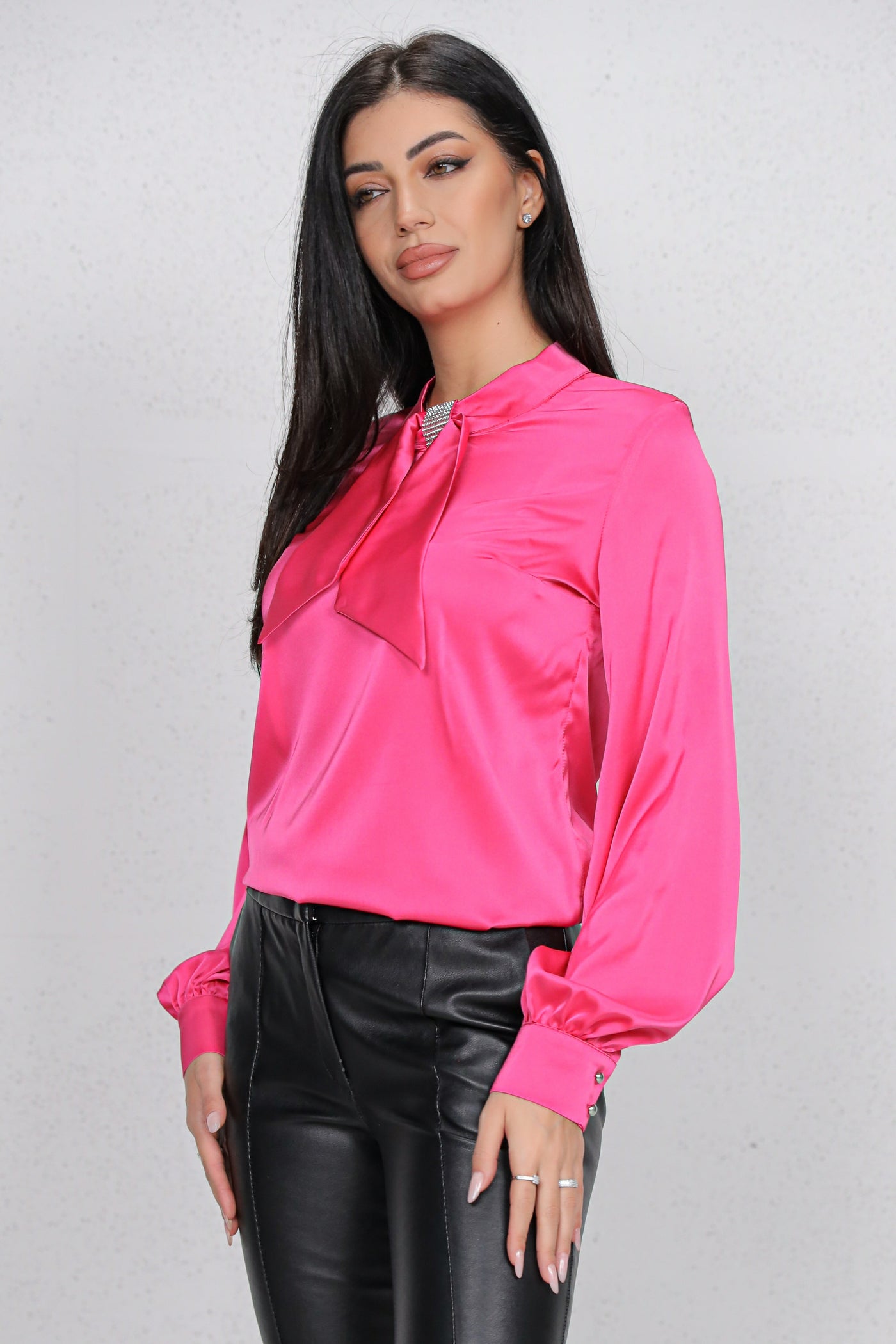 Bluza MBG fuchsia satinata si funda cu strasuri la gat