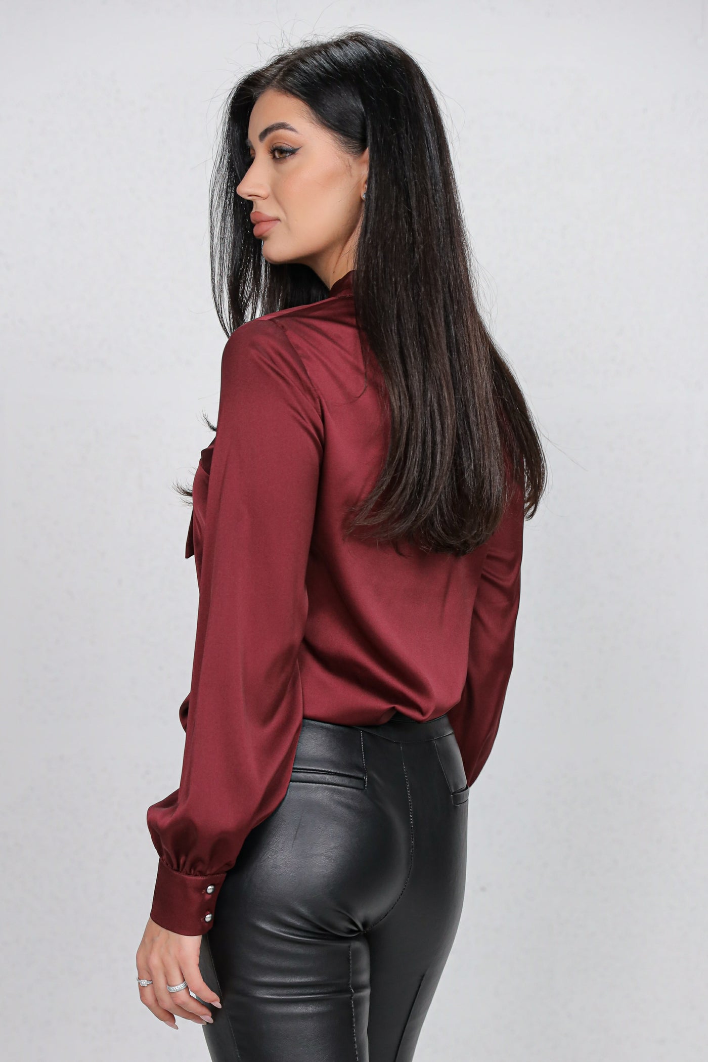 Bluza MBG bordo satinata si funda cu strasuri la gat