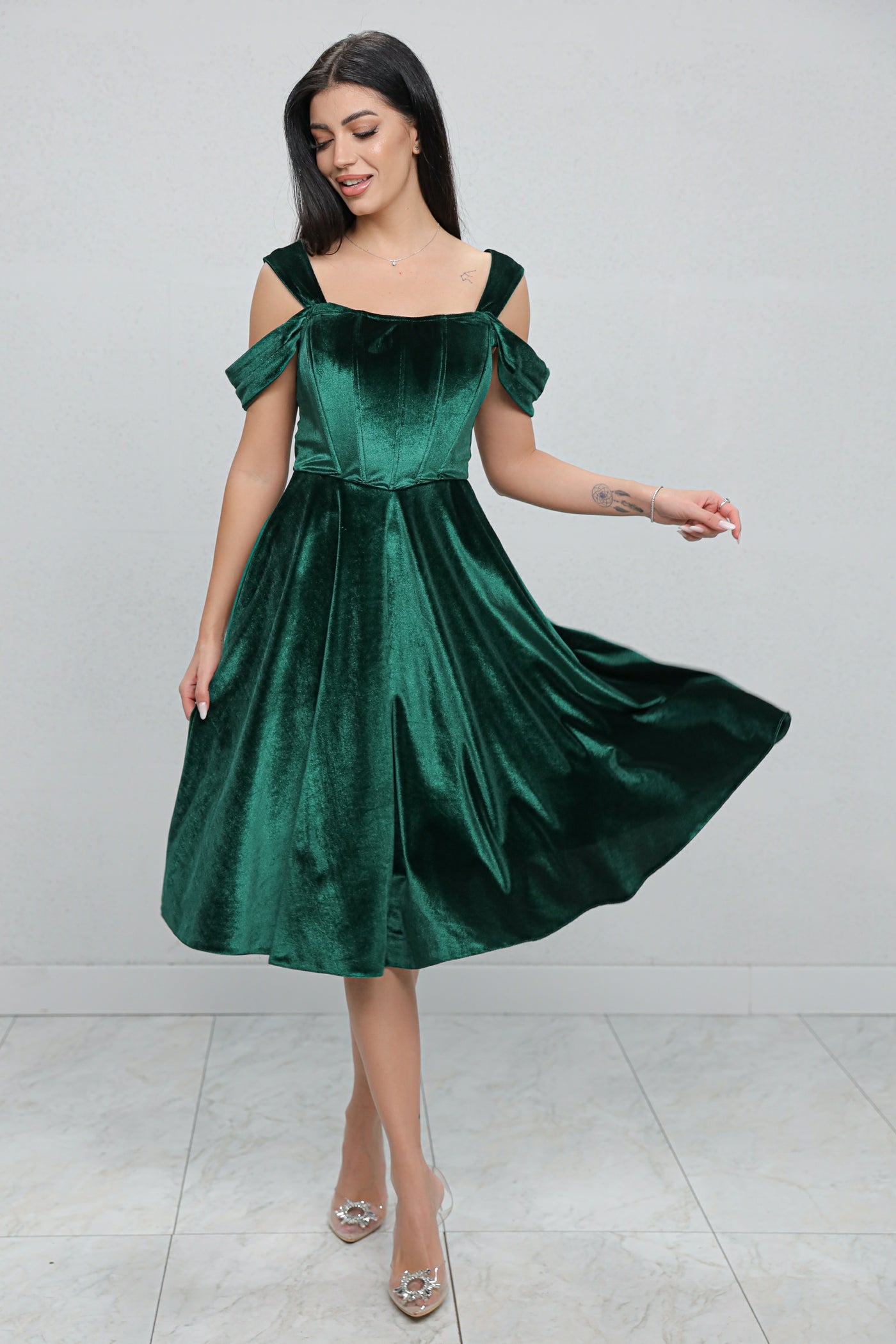 Rochie MBG verde din catifea cu bust corsetat