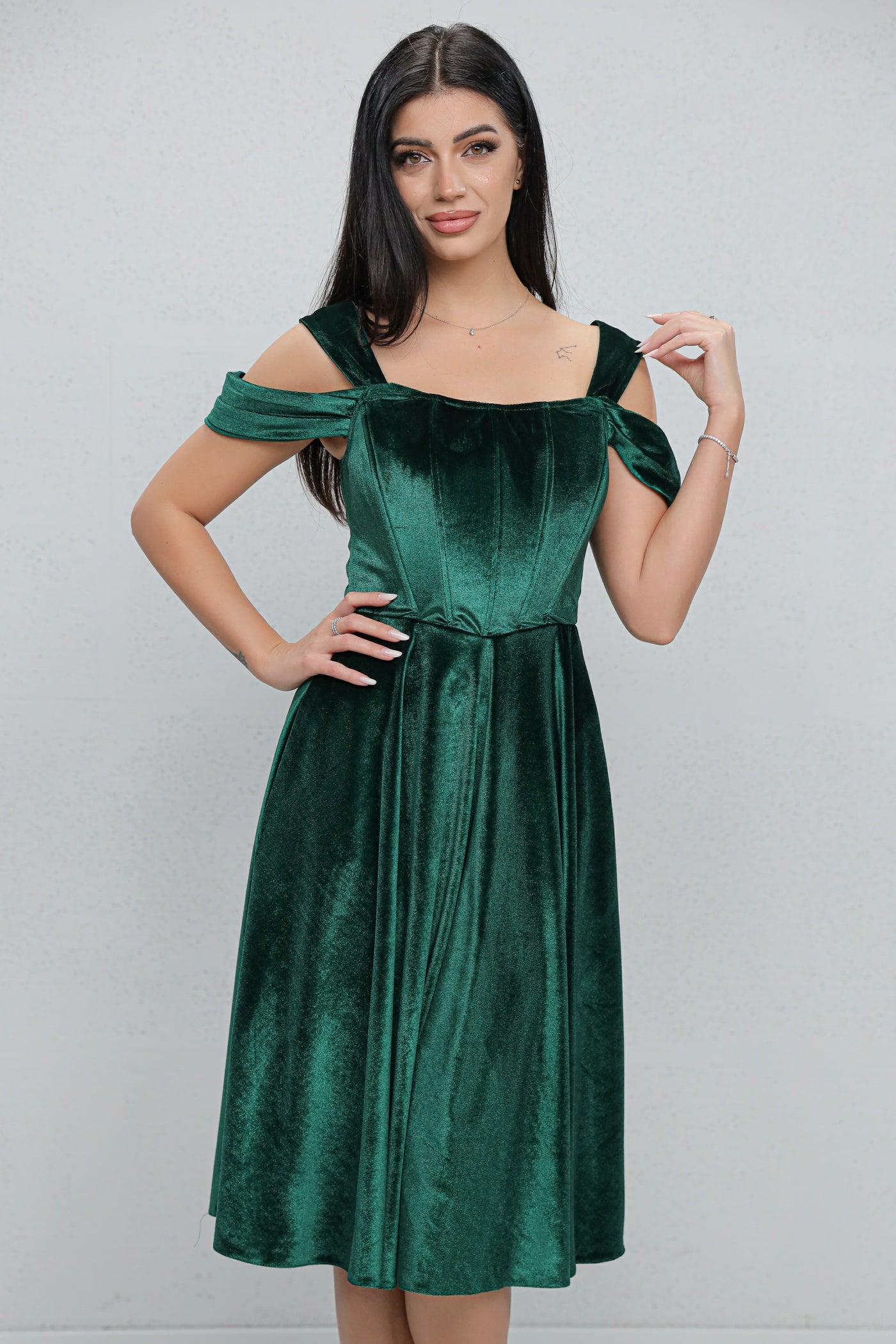 Rochie MBG verde din catifea cu bust corsetat
