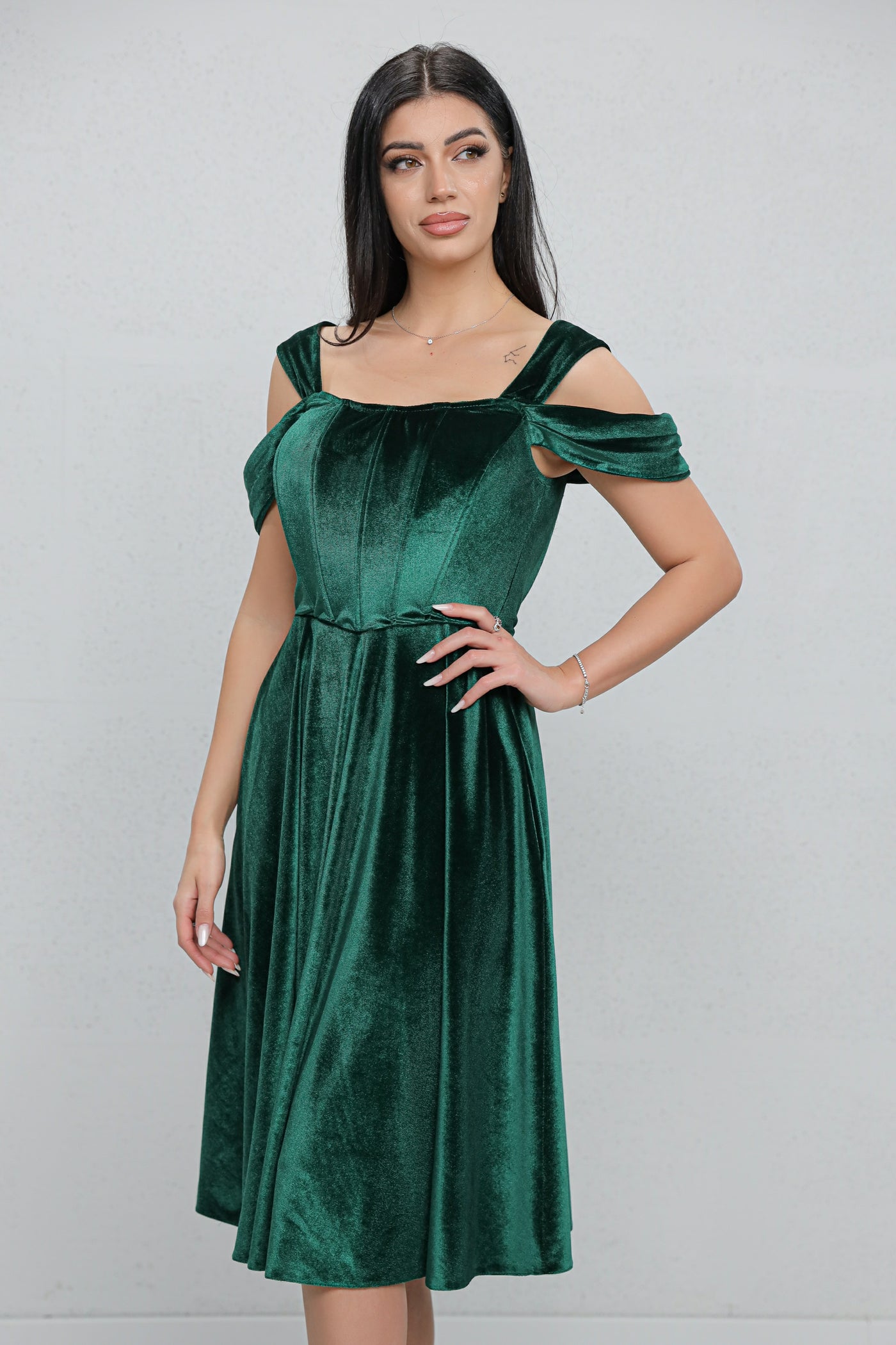 Rochie MBG verde din catifea cu bust corsetat