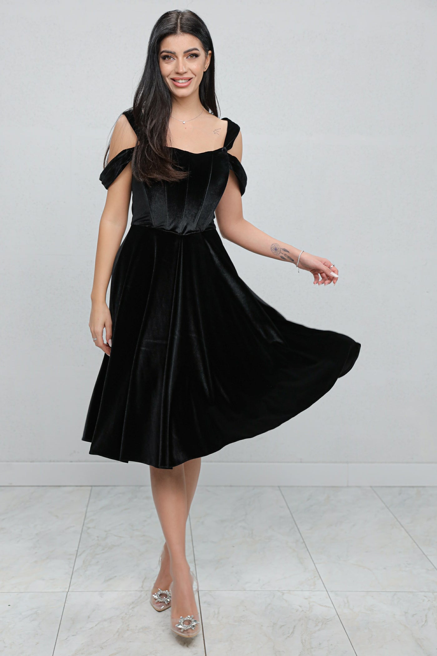 Rochie MBG neagra din catifea cu bust corsetat