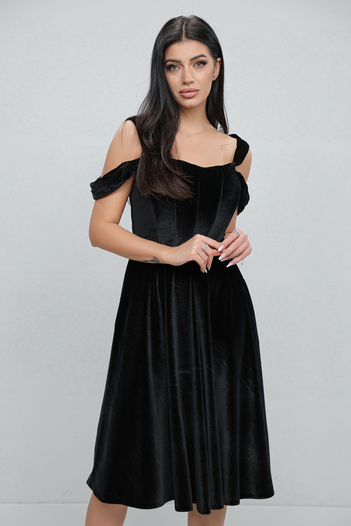 Rochie MBG neagra din catifea cu bust corsetat