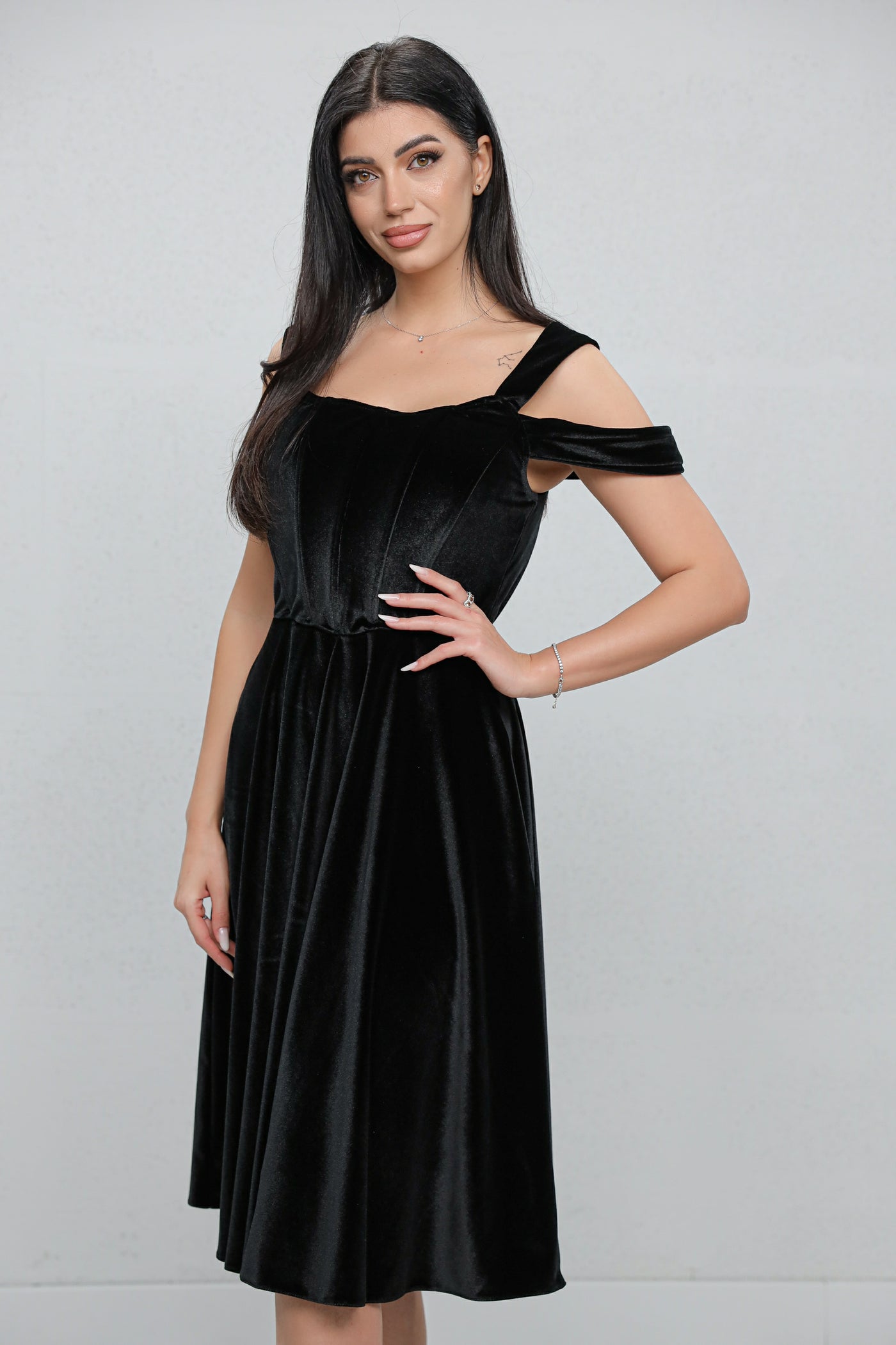 Rochie MBG neagra din catifea cu bust corsetat