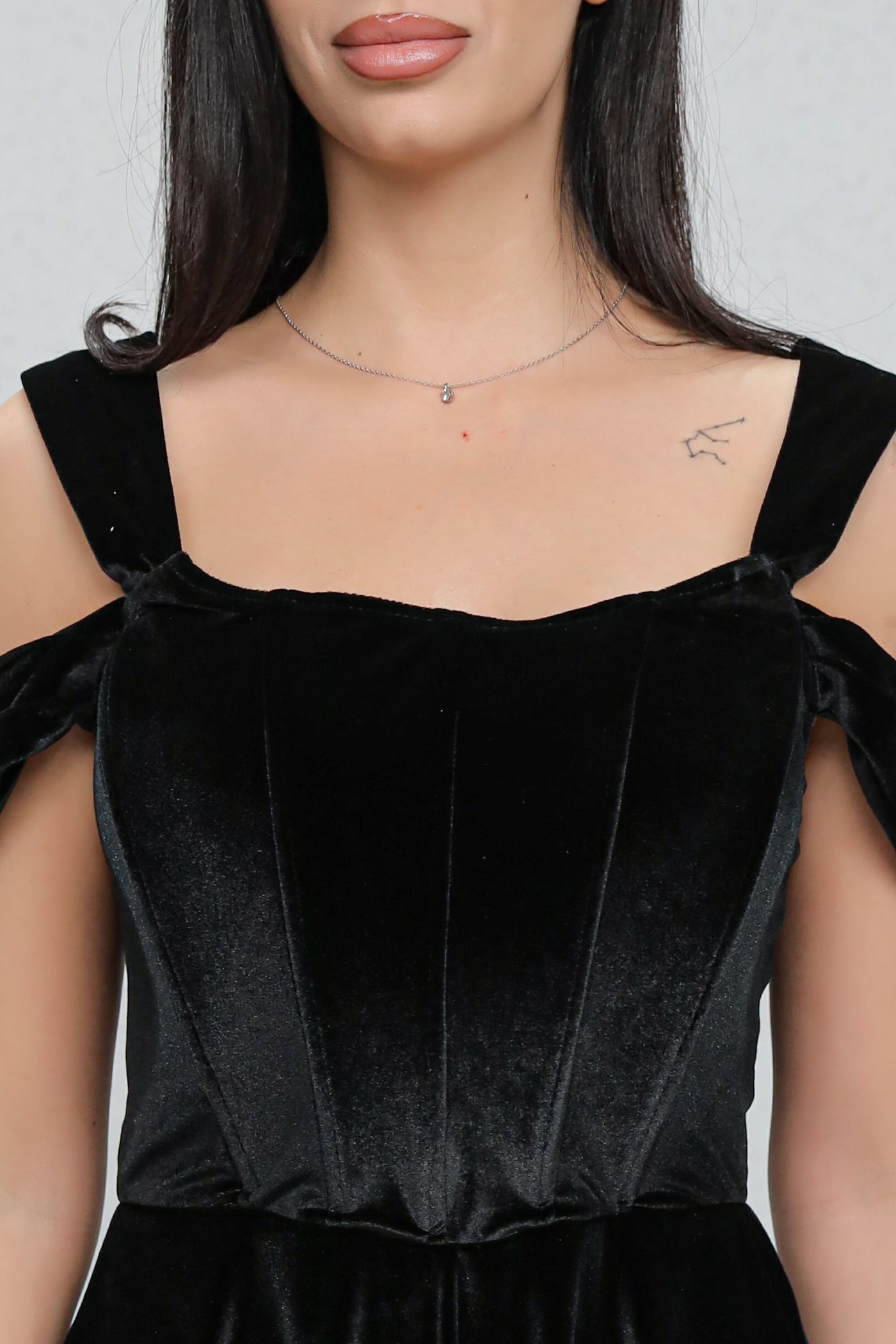 Rochie MBG neagra din catifea cu bust corsetat