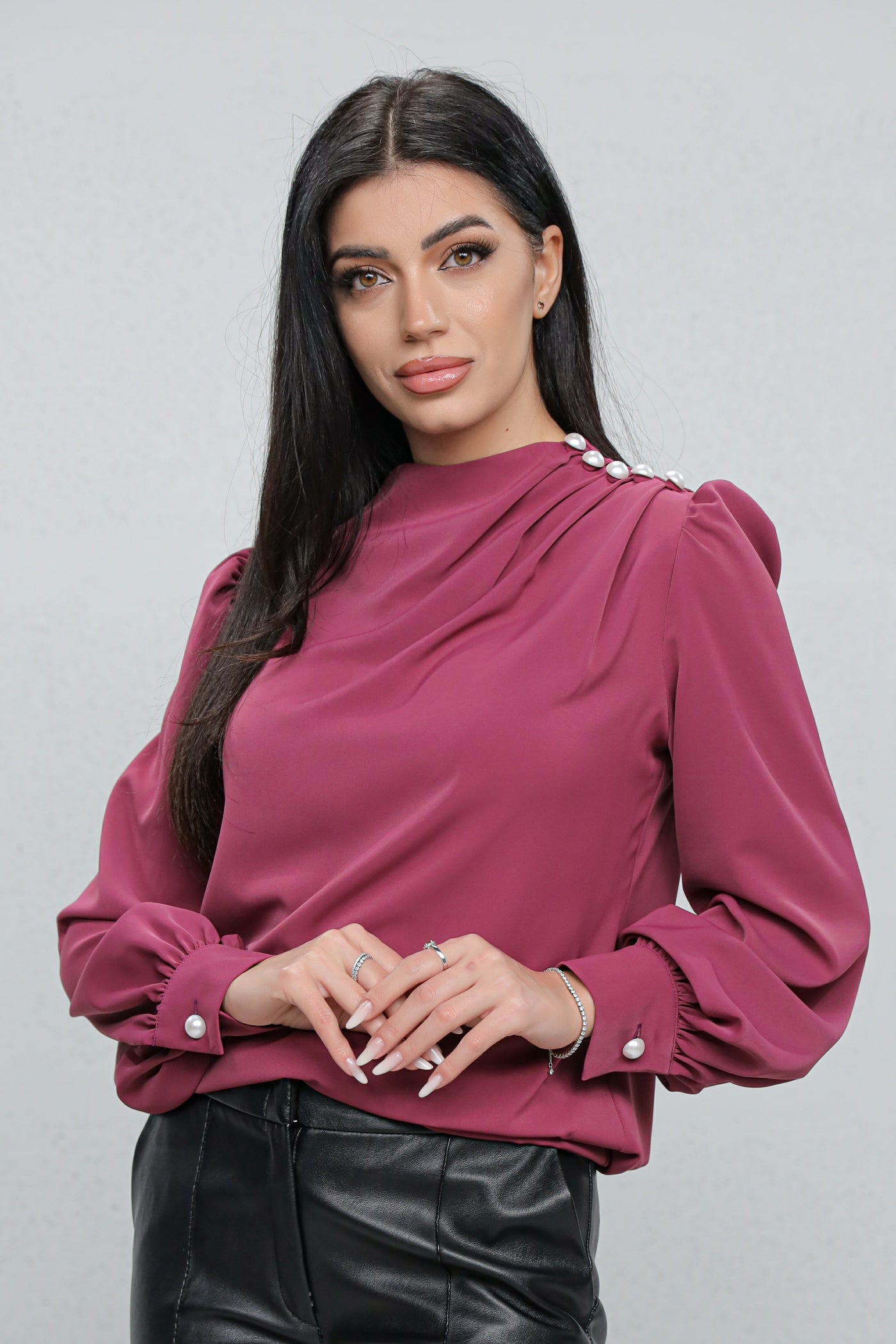 Bluza MBG pruna cu nasturi pe umăr